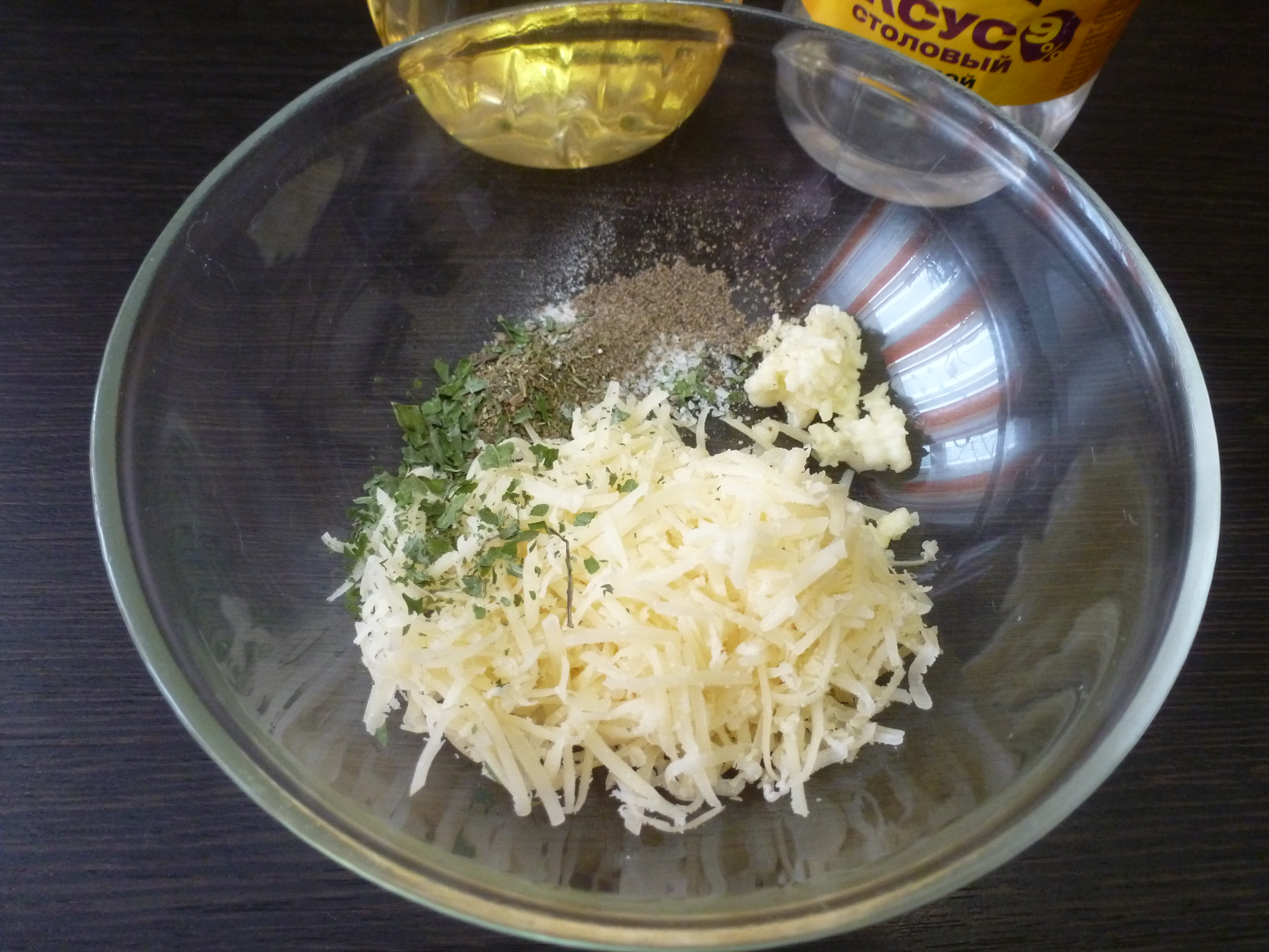 Картофельный салат с кедровыми орешками и сырной заправкой: шаг 2