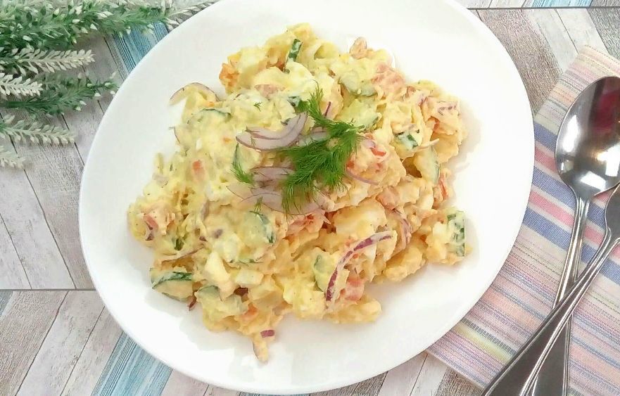 Фото к рецепту: Картофельный салат или троюродный брат оливье
