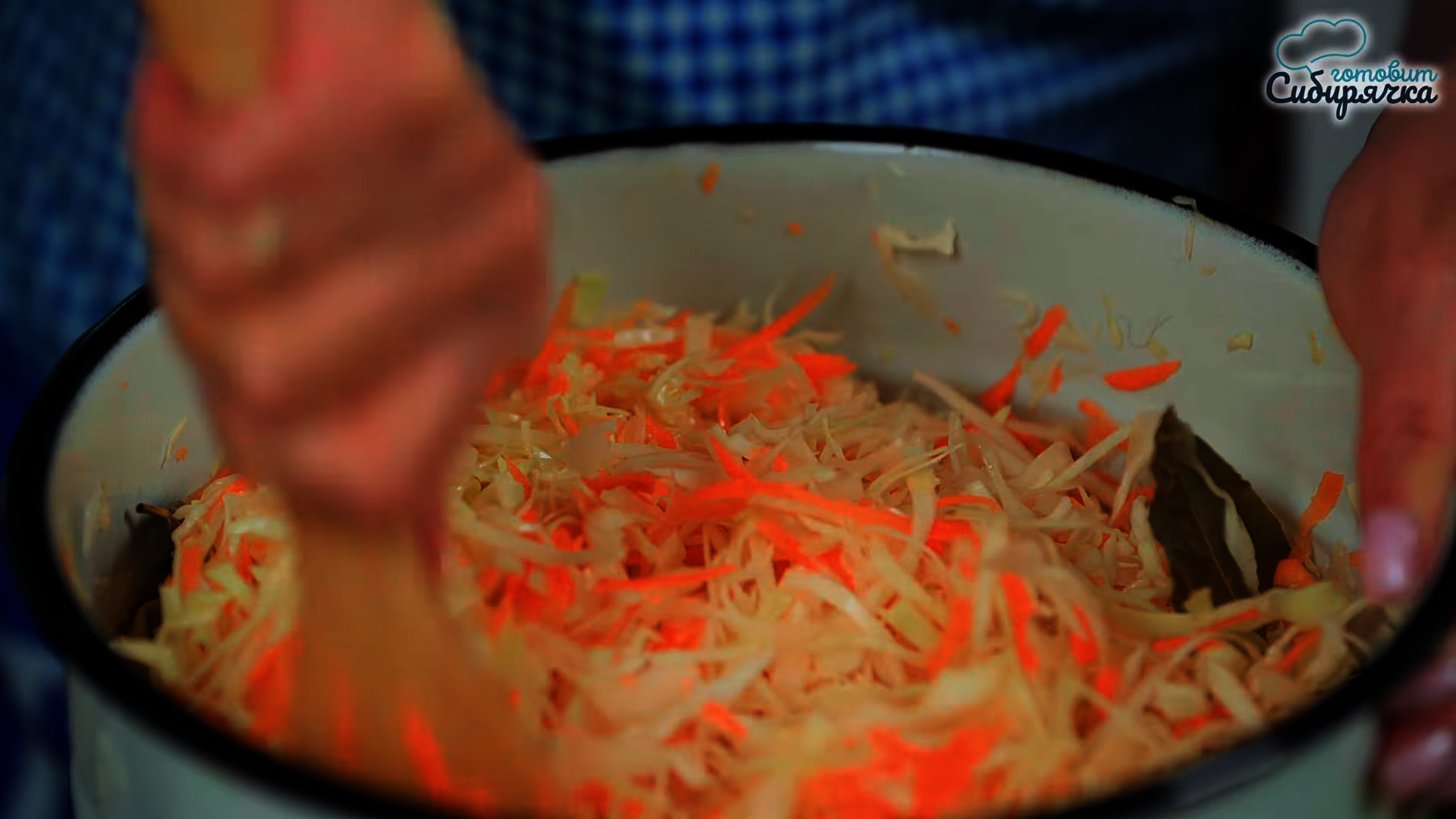 Салат из маринованной белокочанной капусты с морковью: шаг 7