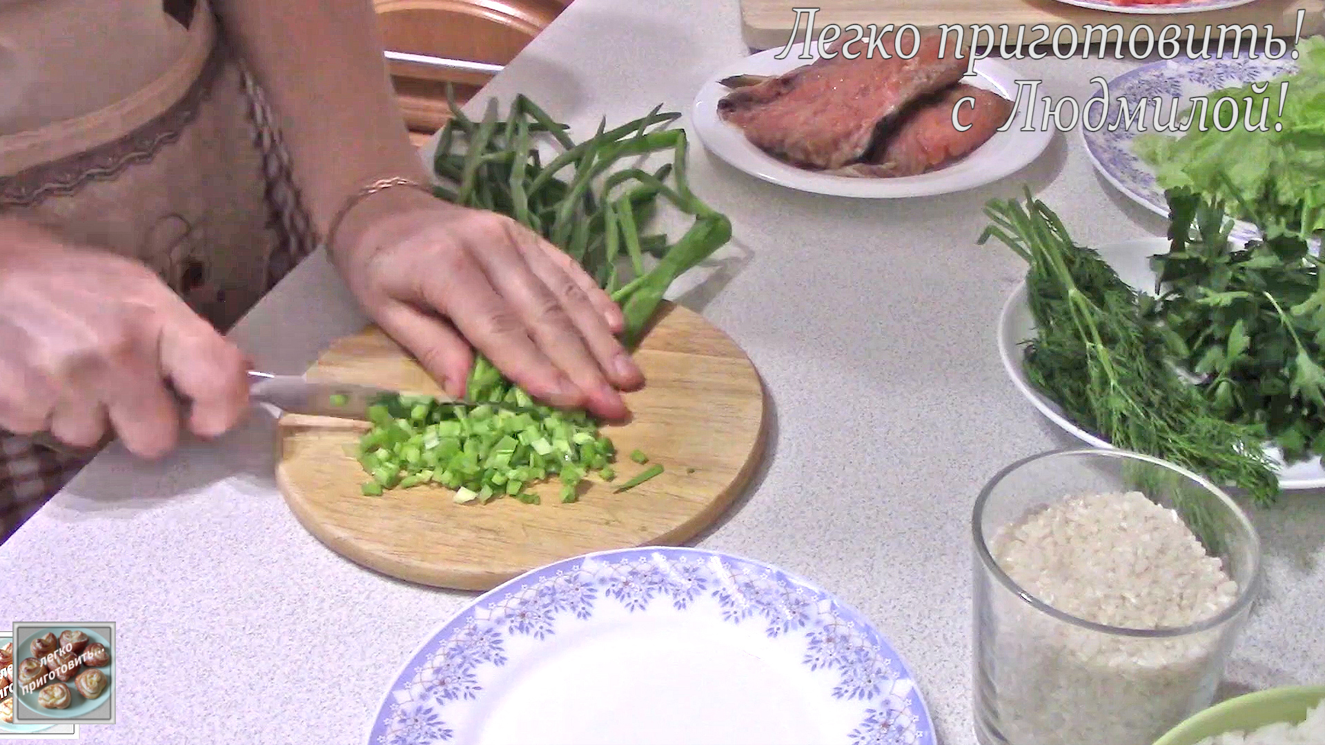 Слоеный салат с малосольной горбушей: шаг 3