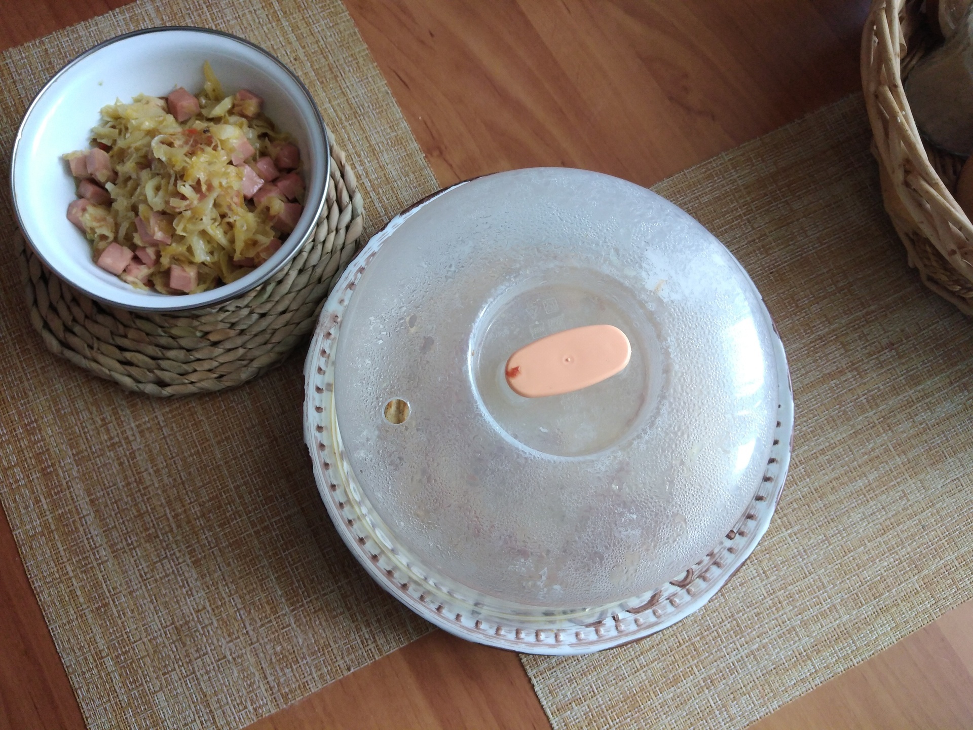 Ржано-пшеничные блины с жареной капустой с беконом и колбасой "незабываемые" #масленица2023: шаг 11