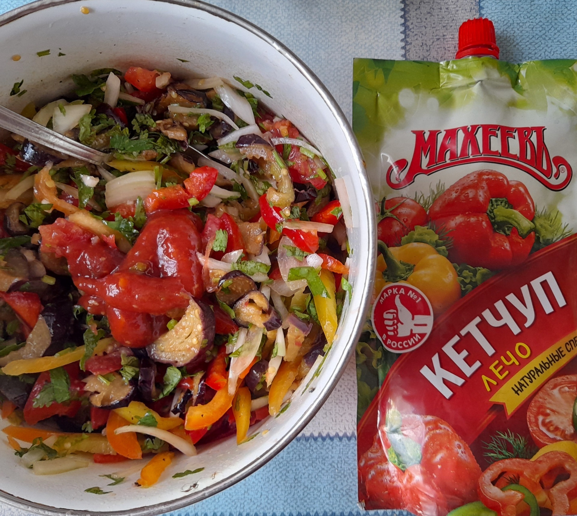 Салат из баклажанов с овощами и кетчупом "махеевъ"#махеевъ: шаг 13