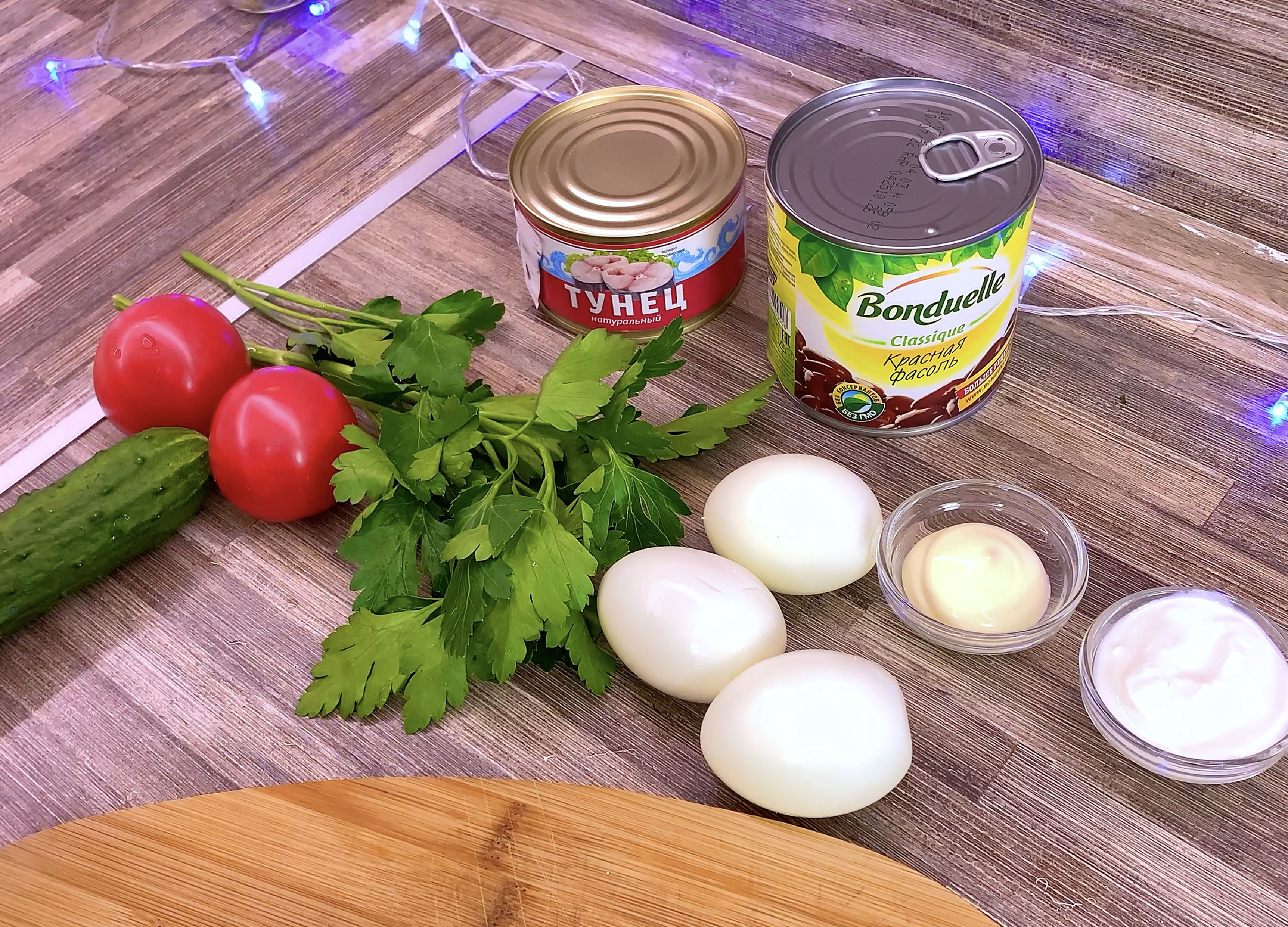 Салат с тунцом консервированным и фасолью: шаг 1