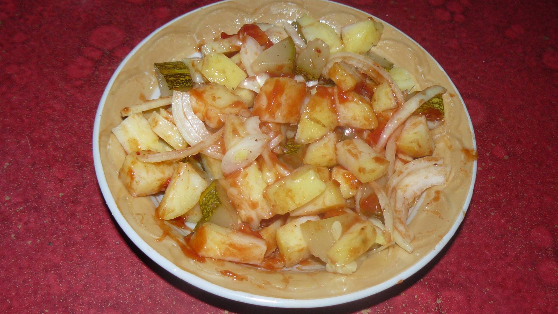 Фото к рецепту: Закусочный салат с огурцами