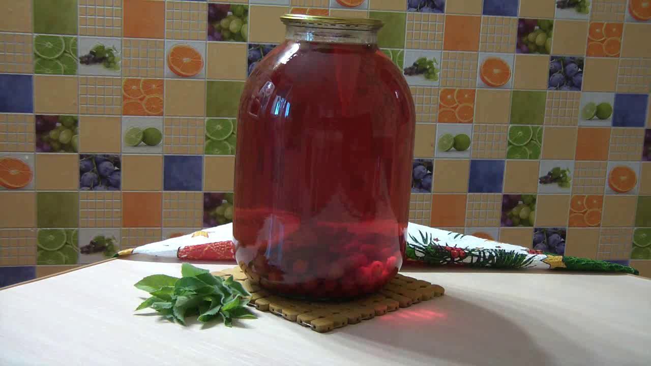 Фото к рецепту: Вишнёвый мохито на зиму