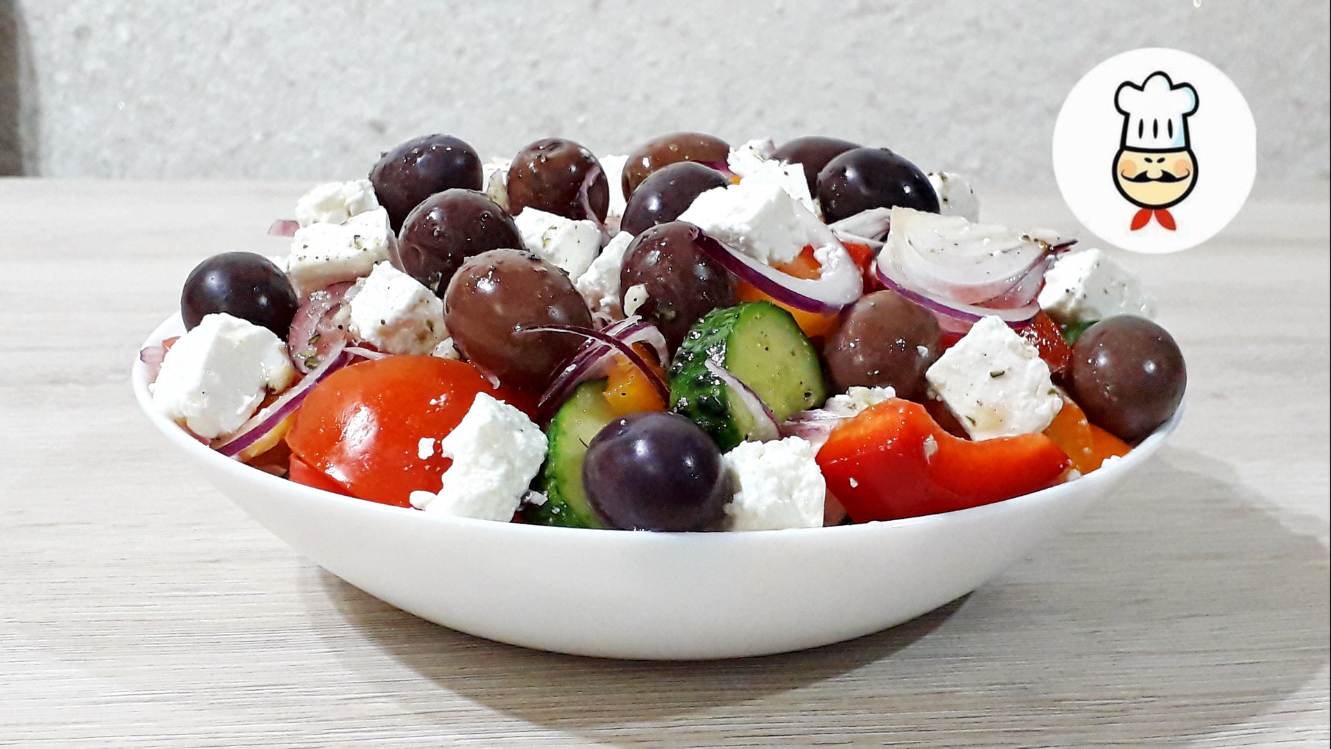 Фото к рецепту: Классический греческий салат