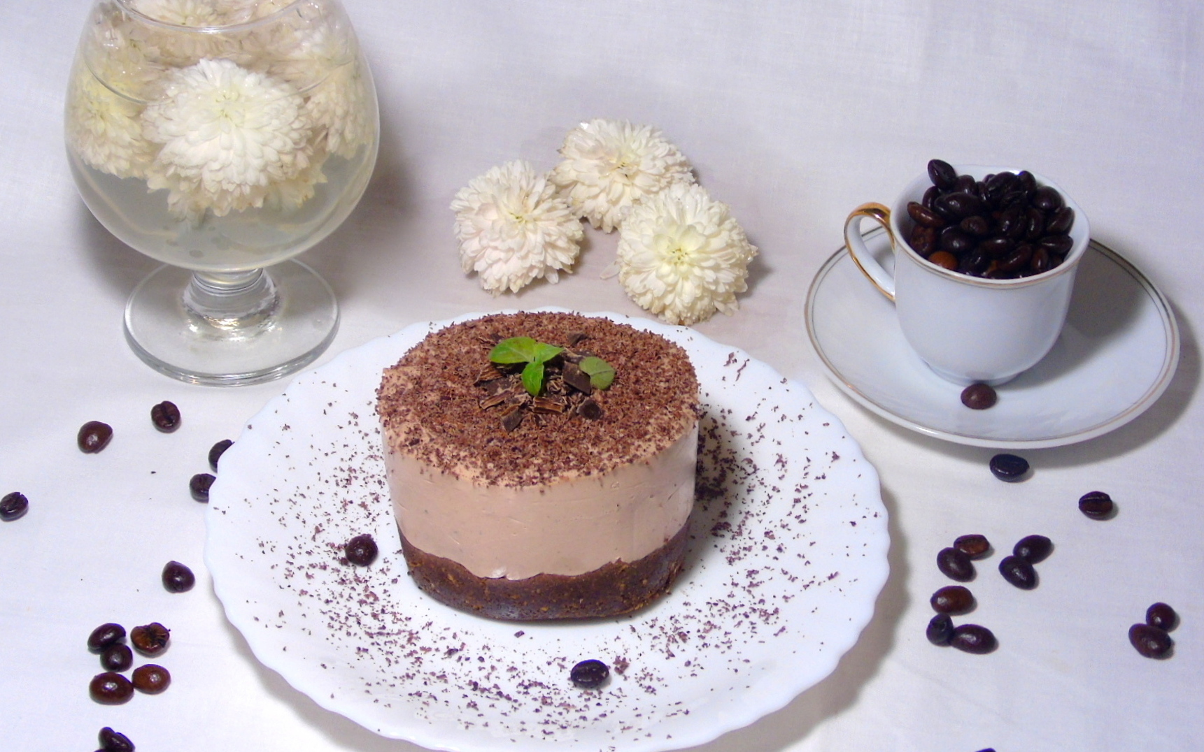 Фото к рецепту: Шоколадное пирожное-суфле без выпечки