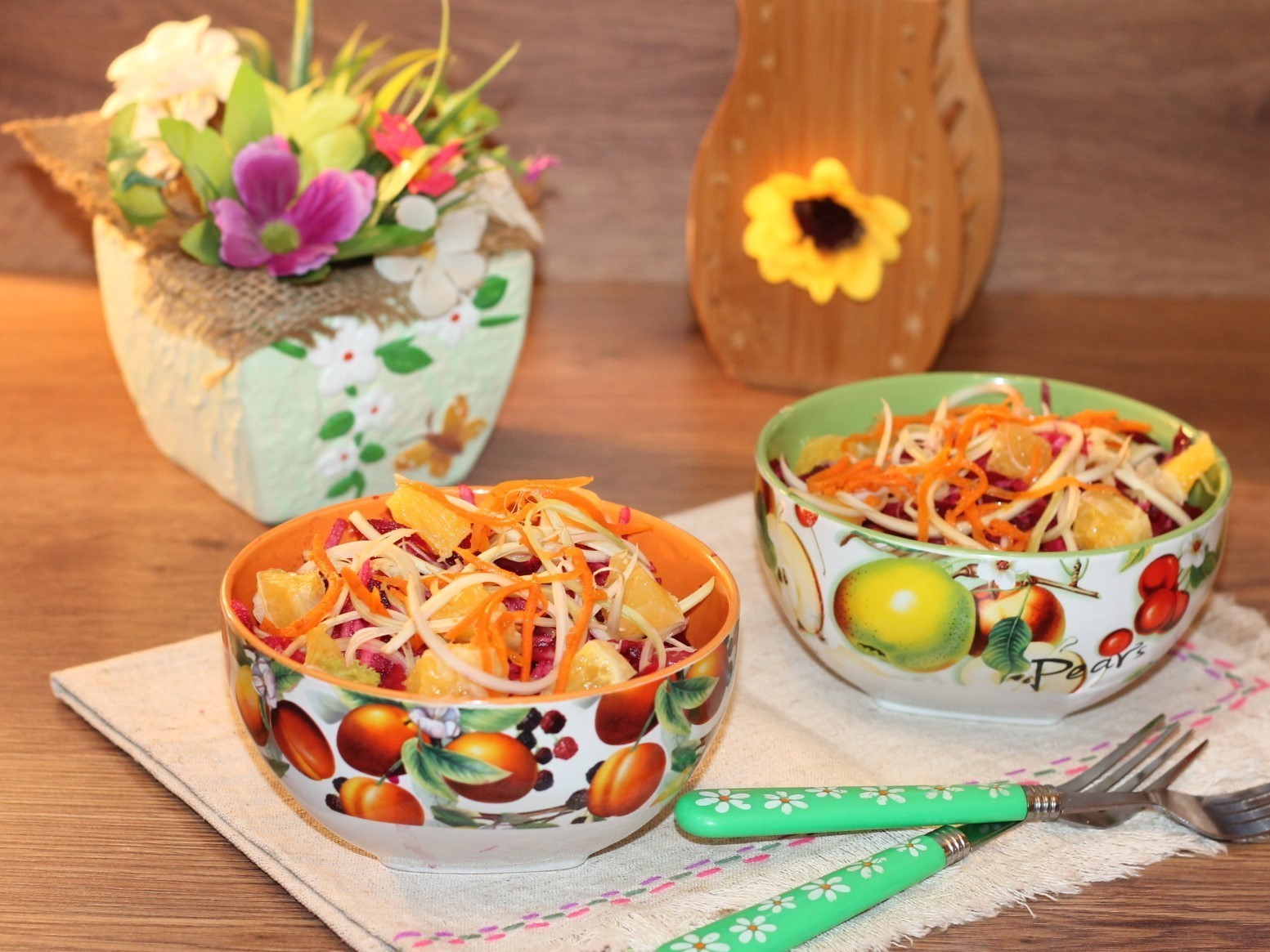 Фото к рецепту: Витаминный салат из овощей и фруктов #постныйстол