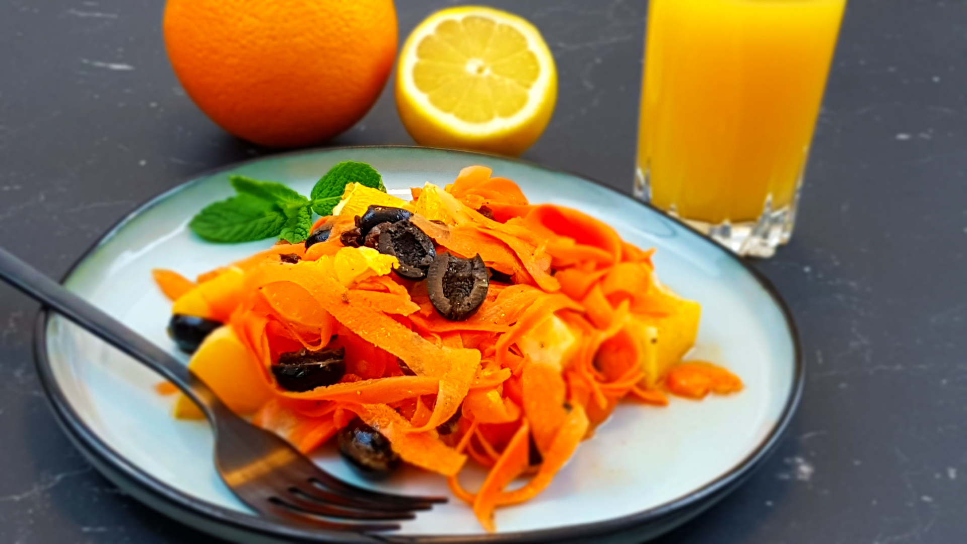 Фото к рецепту: Салат "морковка по-мароккански"!