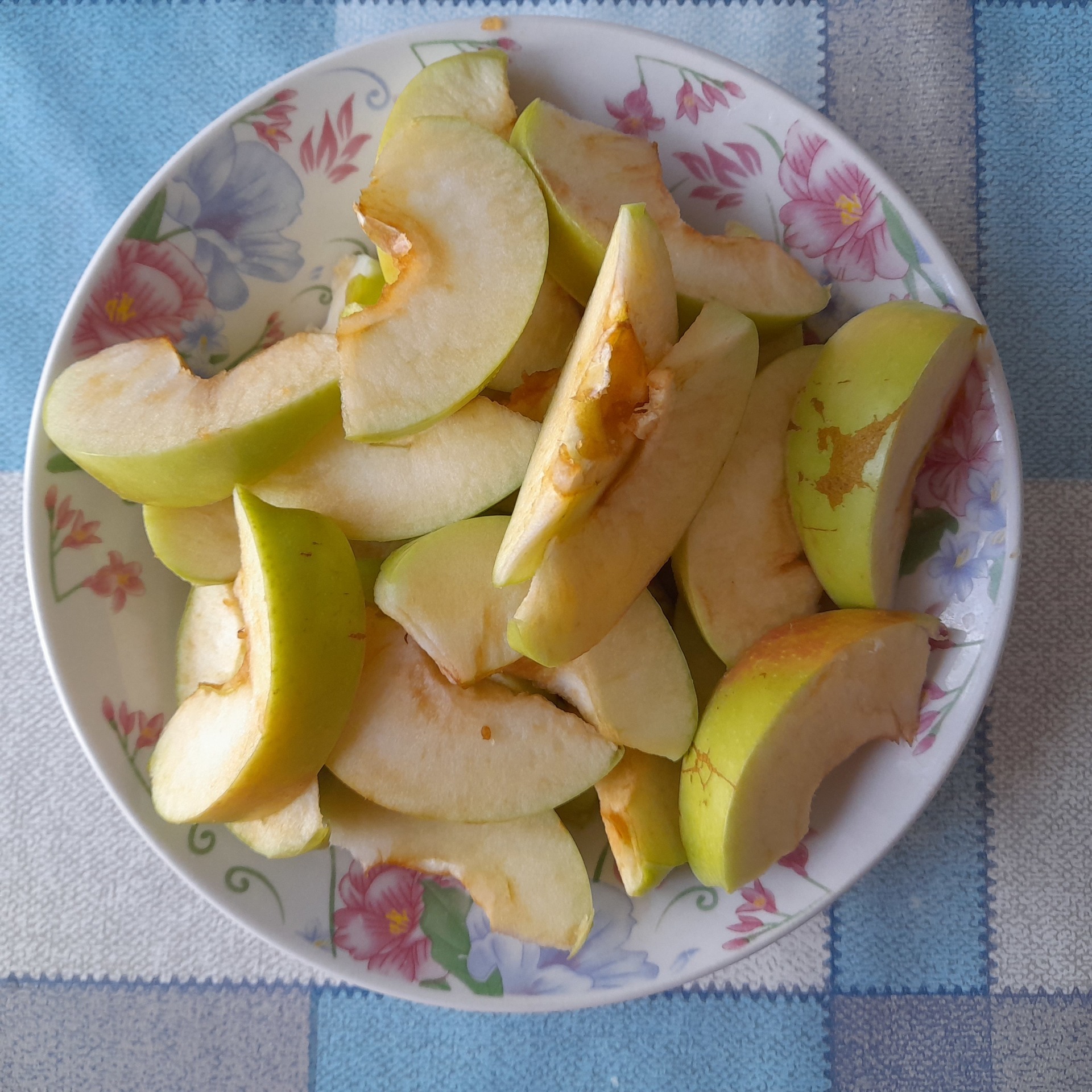 Дрожжевой пирог с яблоками и ежевикой: шаг 7