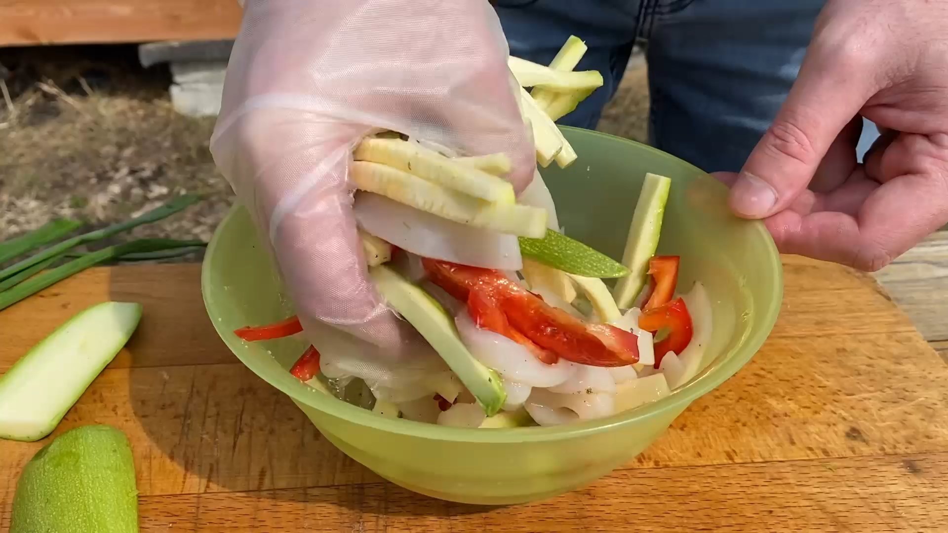 Теплый гриль-салат с кальмарами: шаг 4