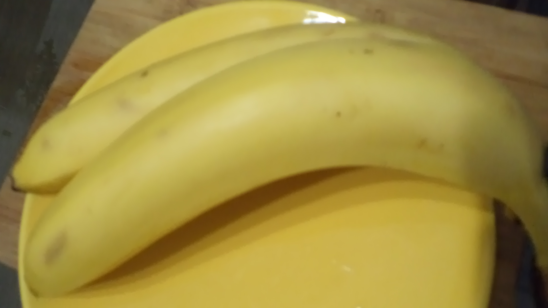 Смузи "банан с медом!" добавим ягоды!: шаг 1