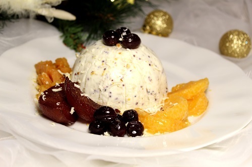 Фото к рецепту: Пудинг с басмати и quinoa mix, с белым шоколадом и фруктами пашот 