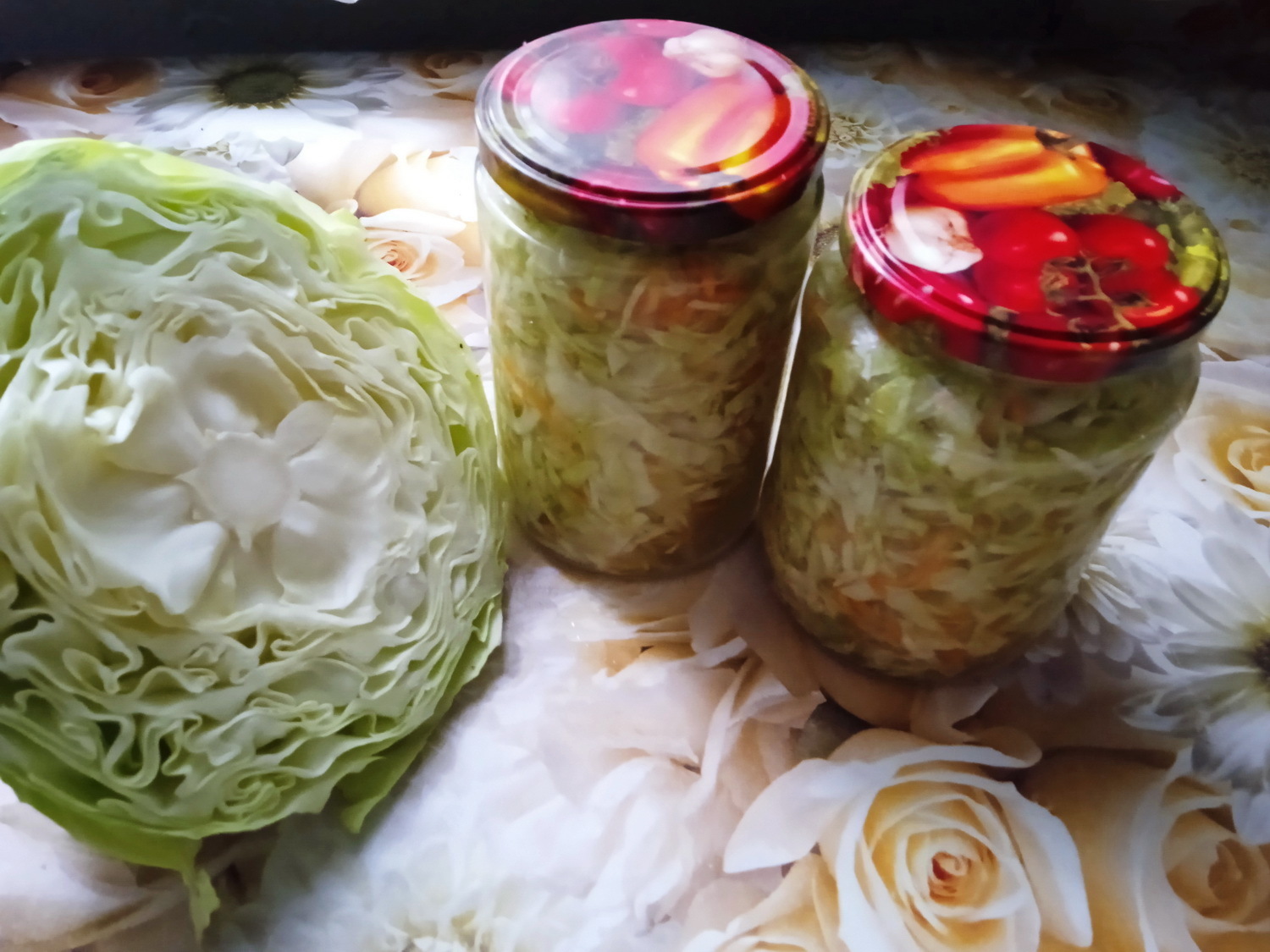 Фото к рецепту: Салат из капусты с морковью на зиму