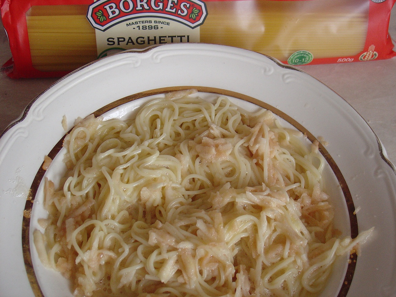 Мягкие вафли из спагетти borges и яблок под клубнично-яблочным соусом: шаг 3