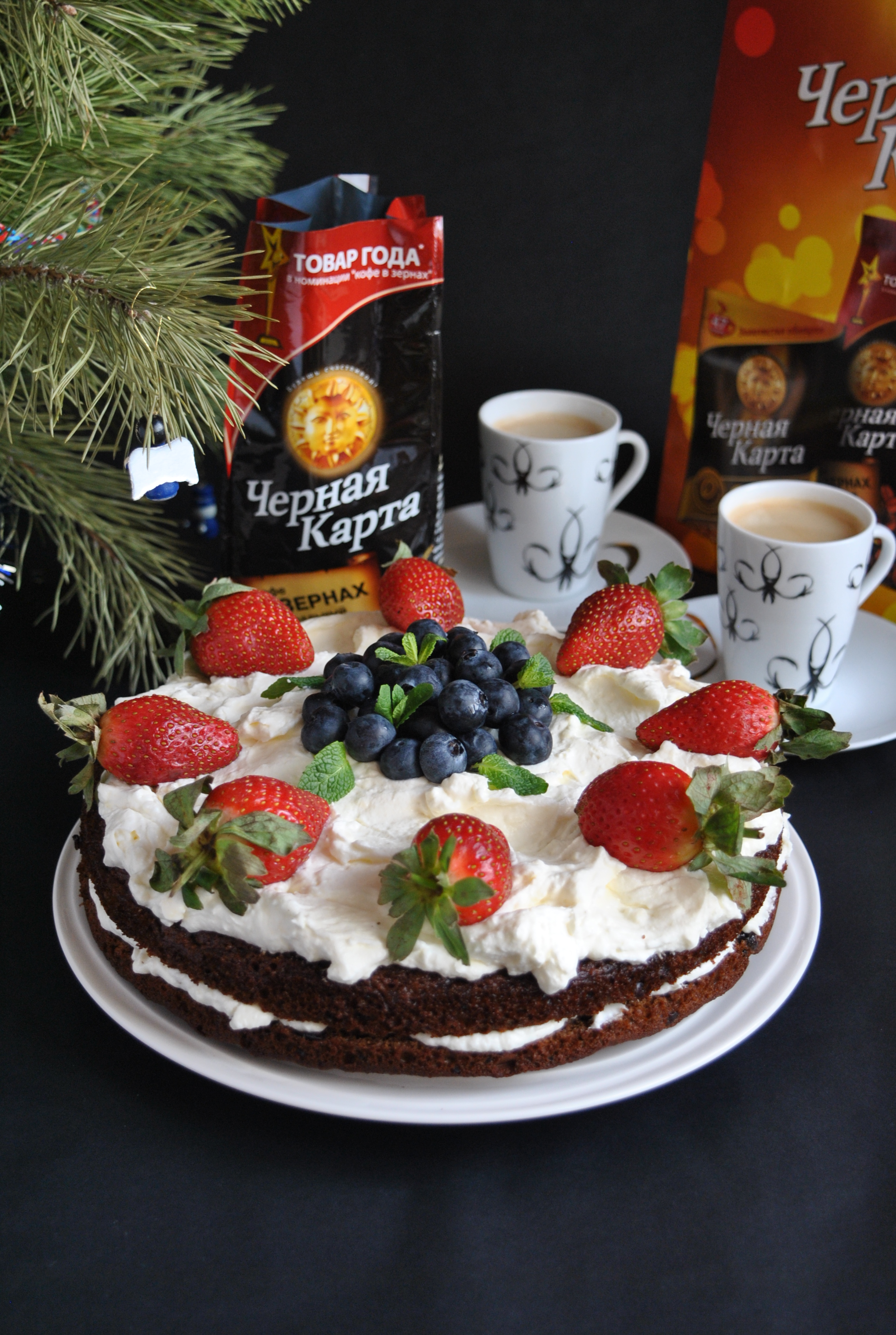 Праздничный торт «зимняя сказка» с сырным кремом и свежими ягодами: шаг 8