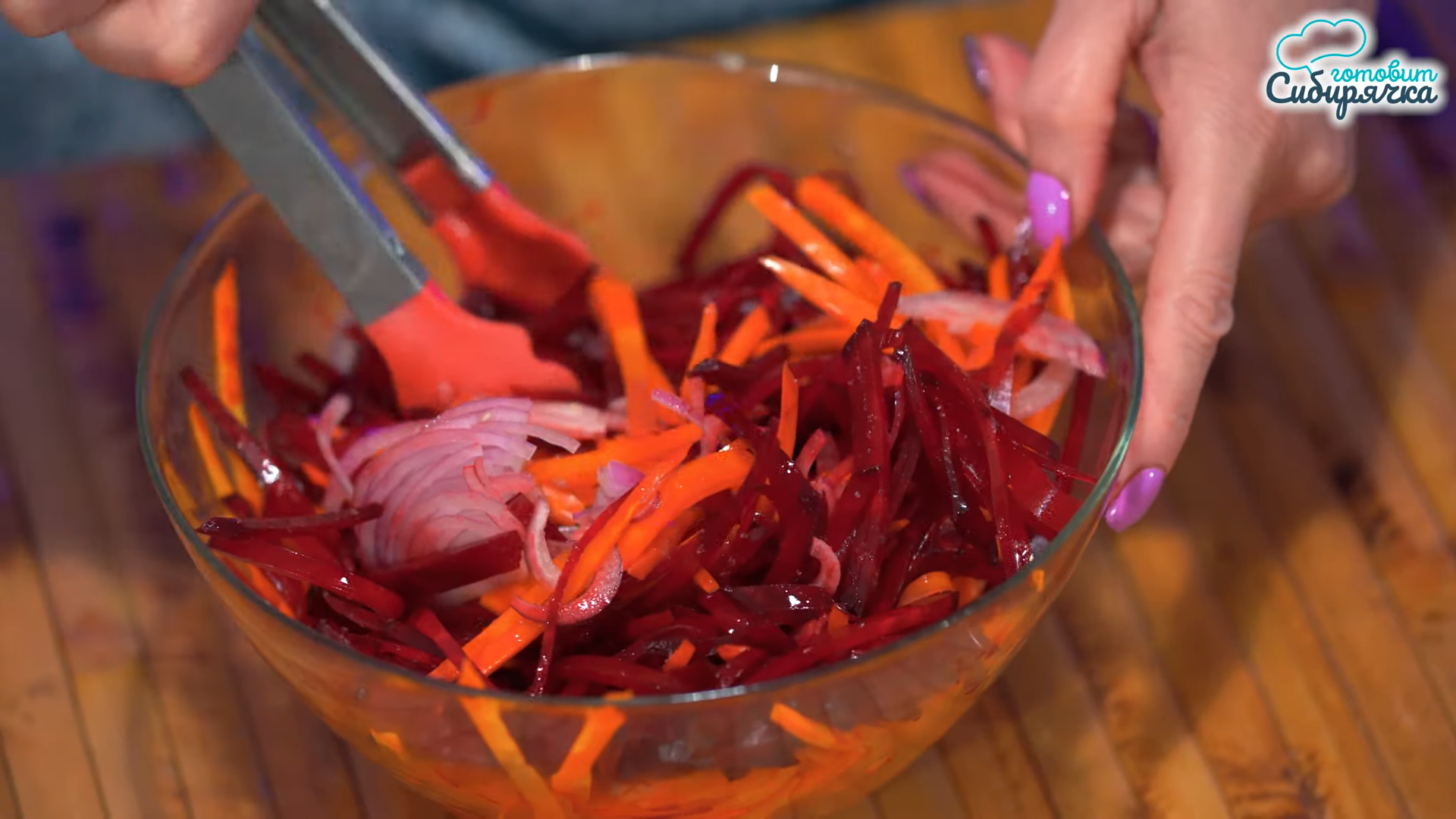 Овощной салат из свеклы и вареной моркови с луком: шаг 5