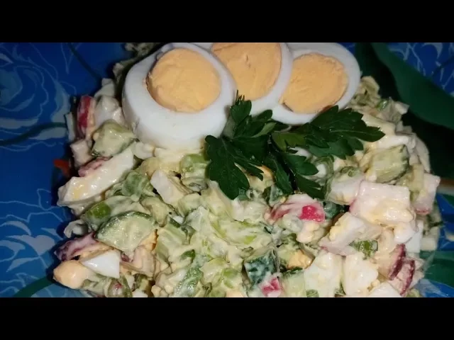 Фото к рецепту: Салат с огурцом
