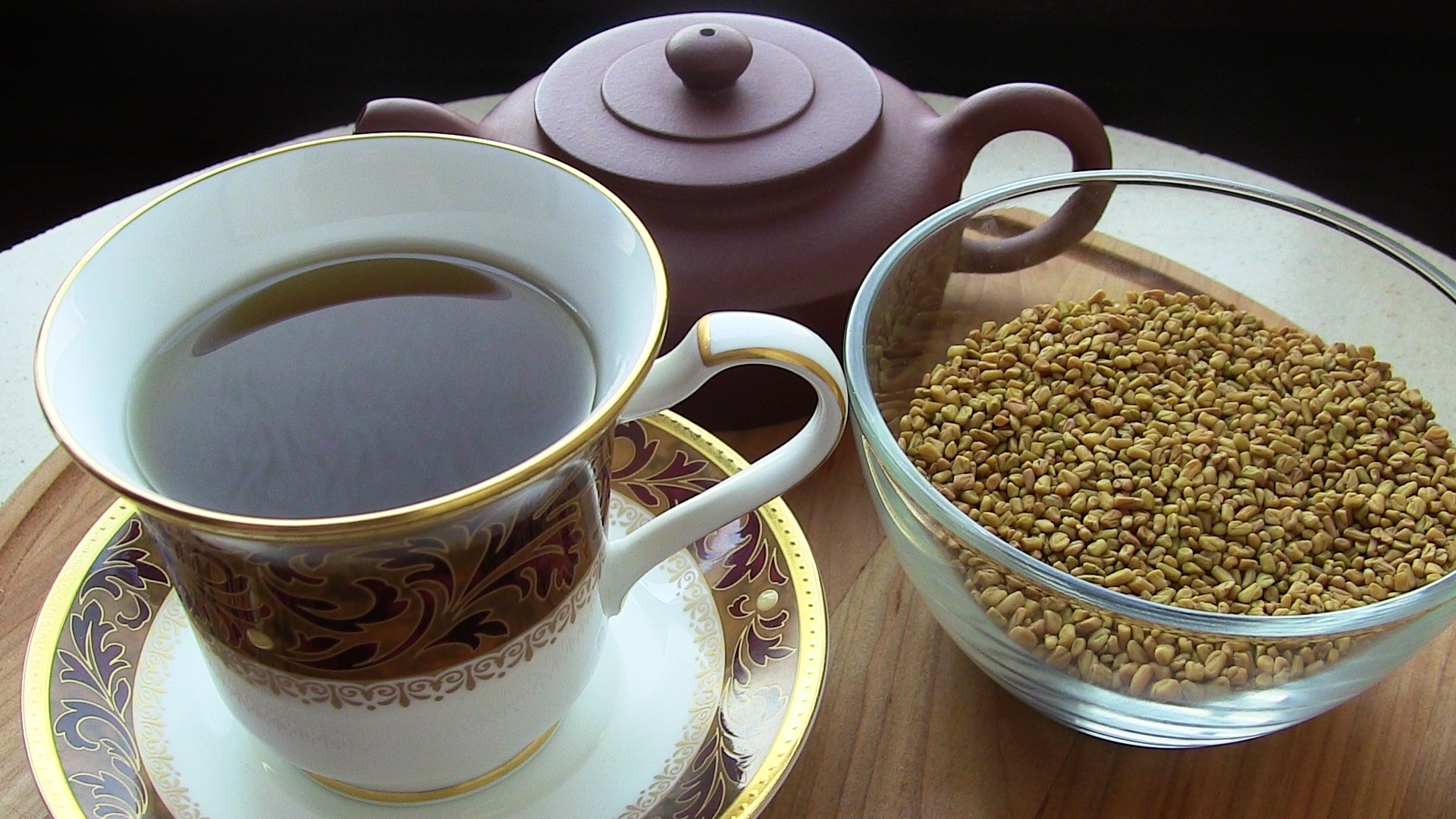 Фото к рецепту: Египетский желтый чай из пажитника 