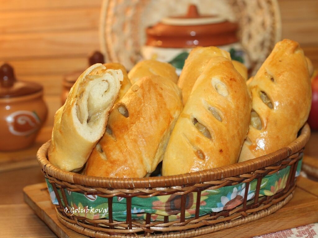 Фото к рецепту: Хлебные булочки с жаренным луком