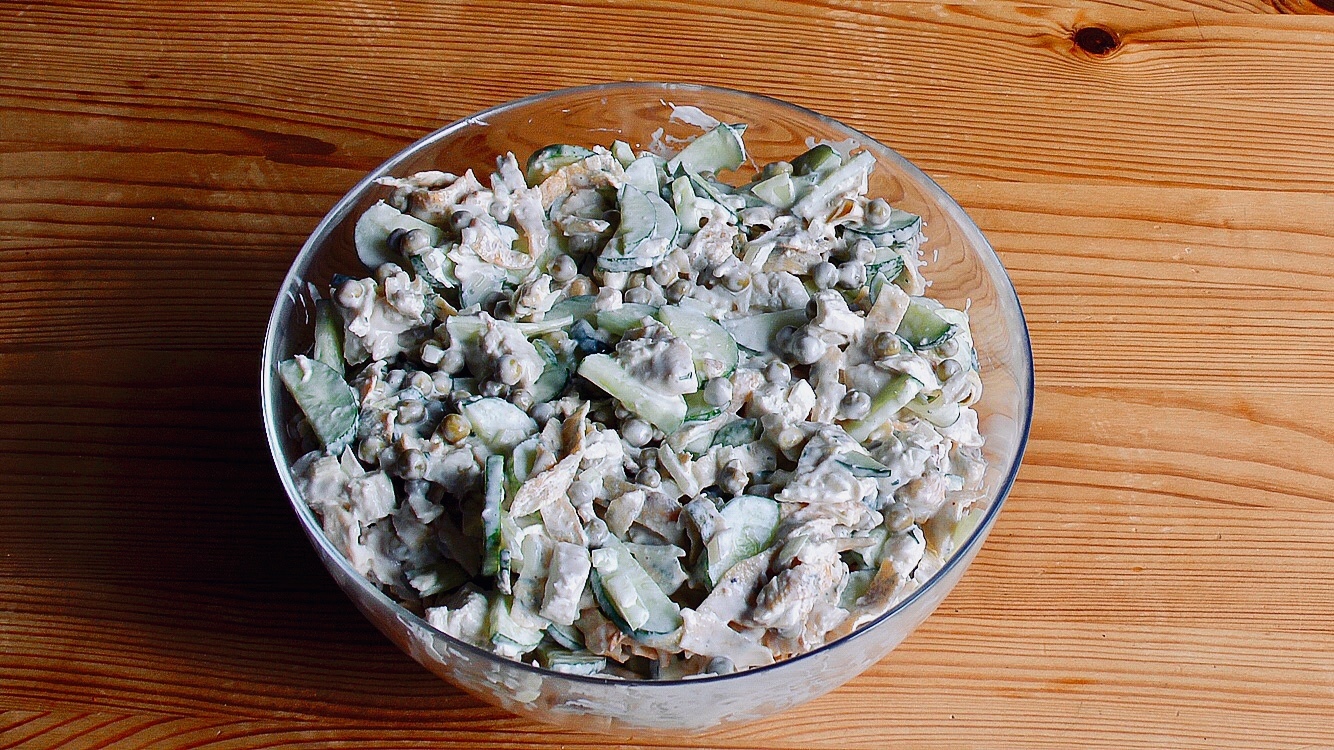 Фото к рецепту: Салат с яичными блинчиками