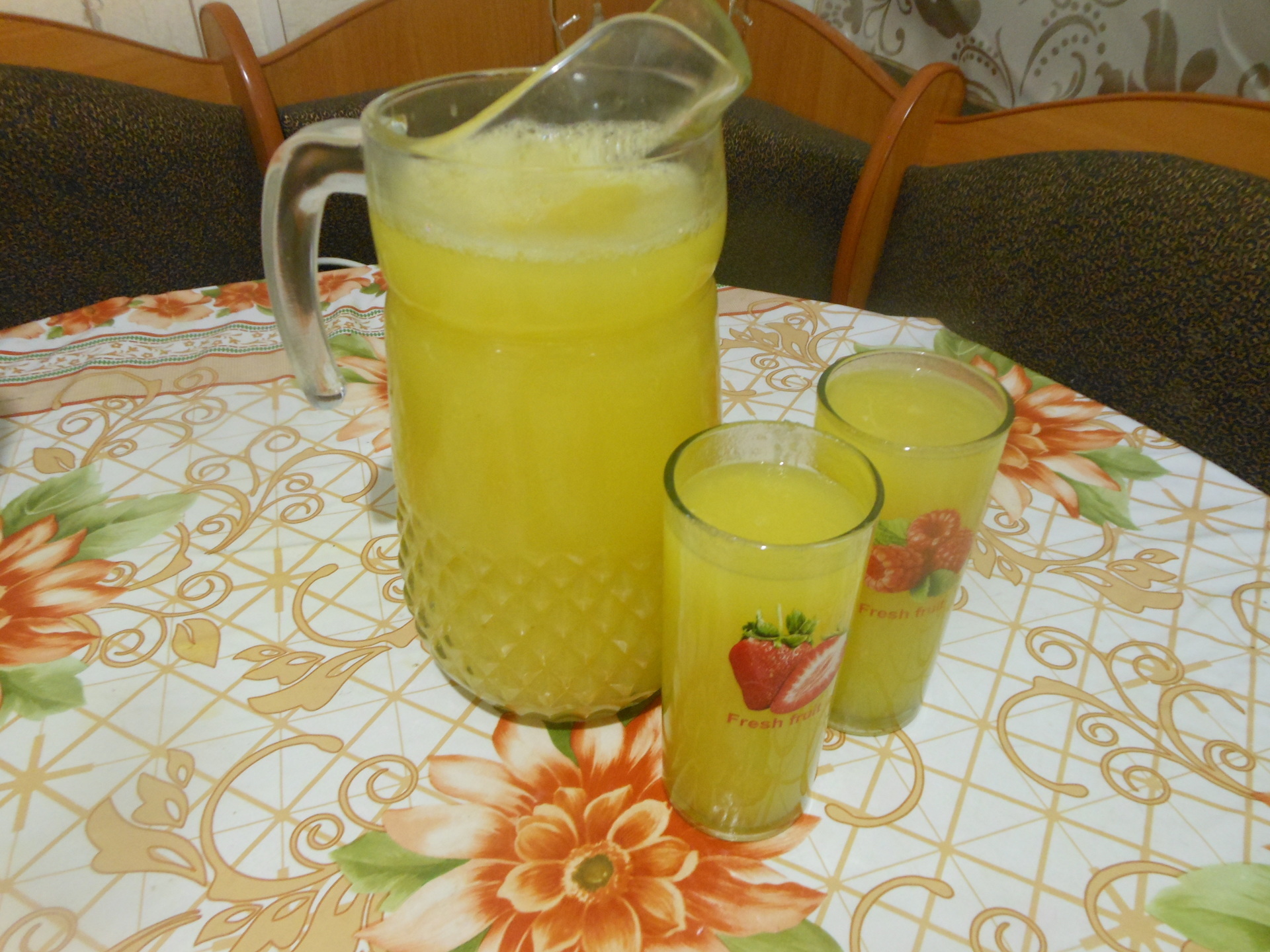 Фото к рецепту: Тыквенный сок с апельсинами