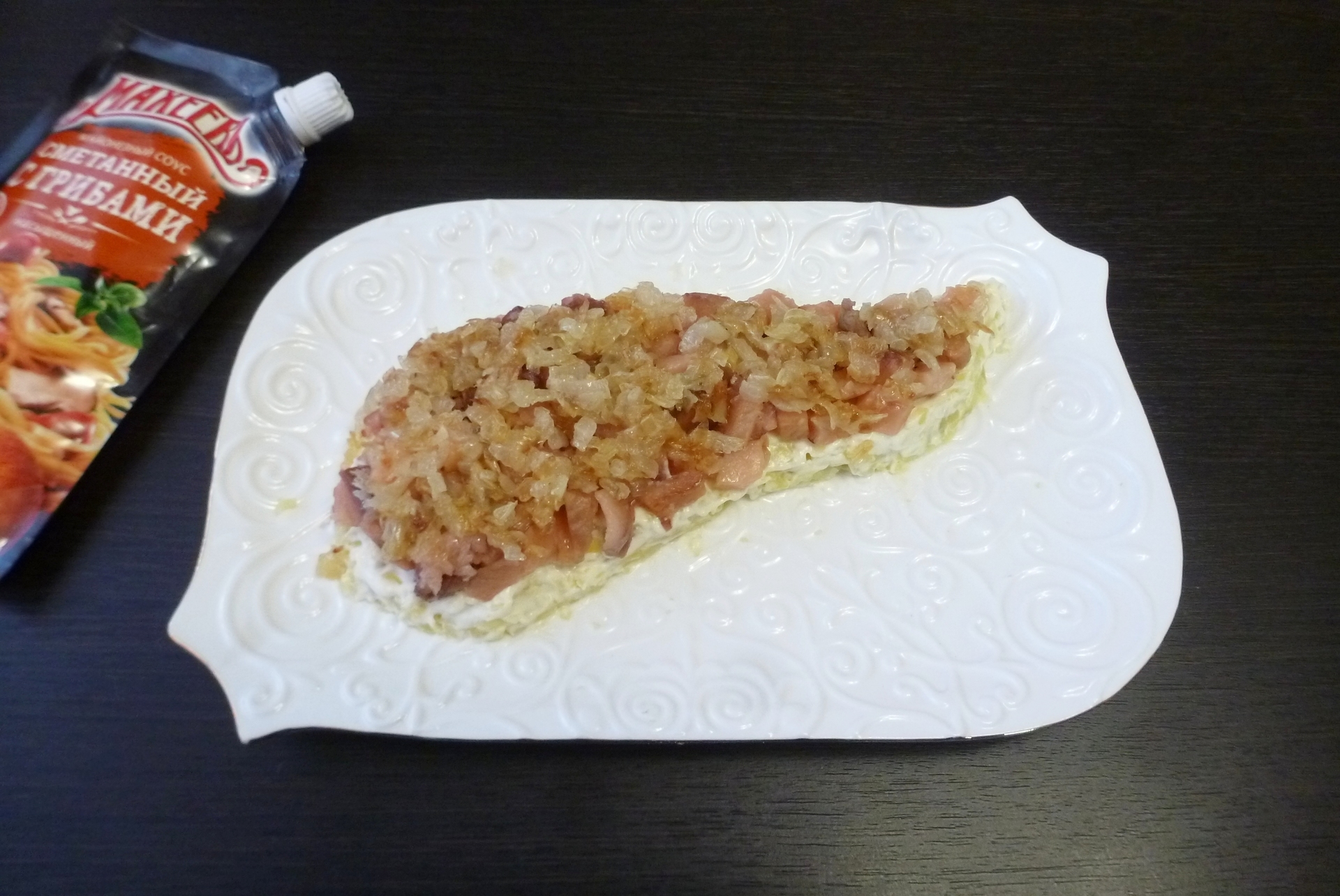 Салат "лисий хвост" с рыбой красной и грибным соусом махеевъ прекрасным: шаг 6