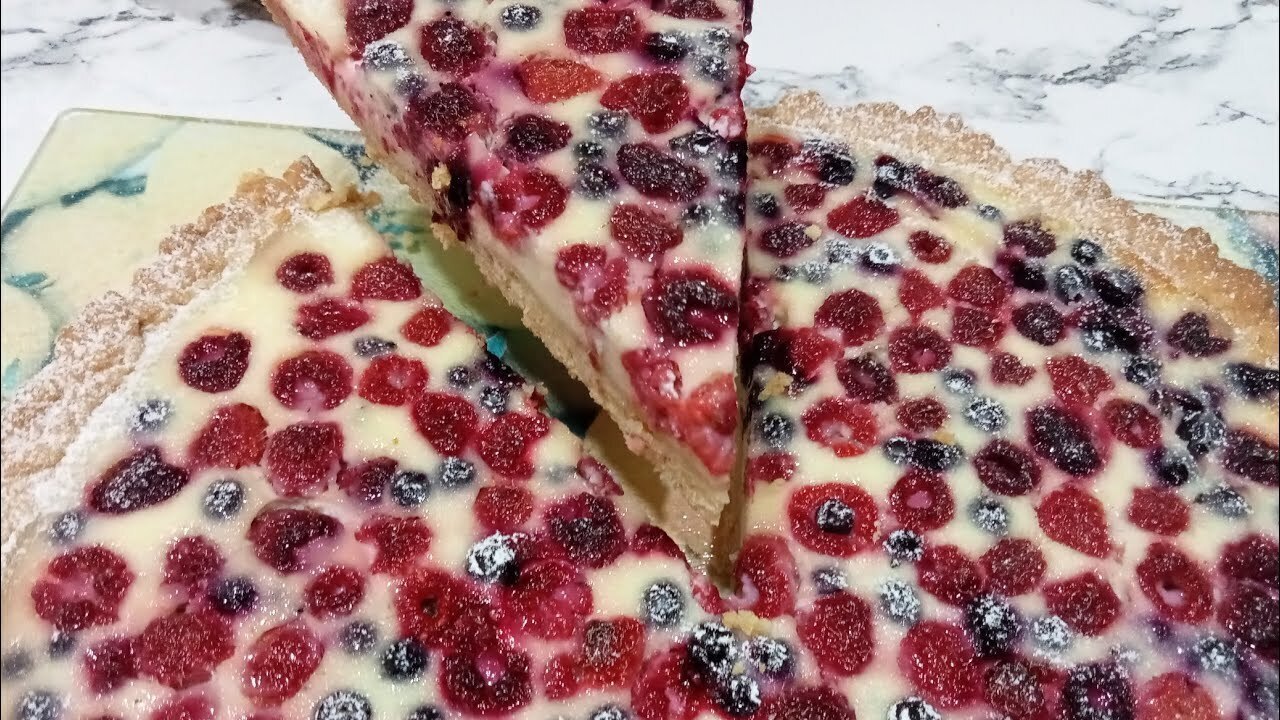 Фото к рецепту: Летний пирог с ягодами
