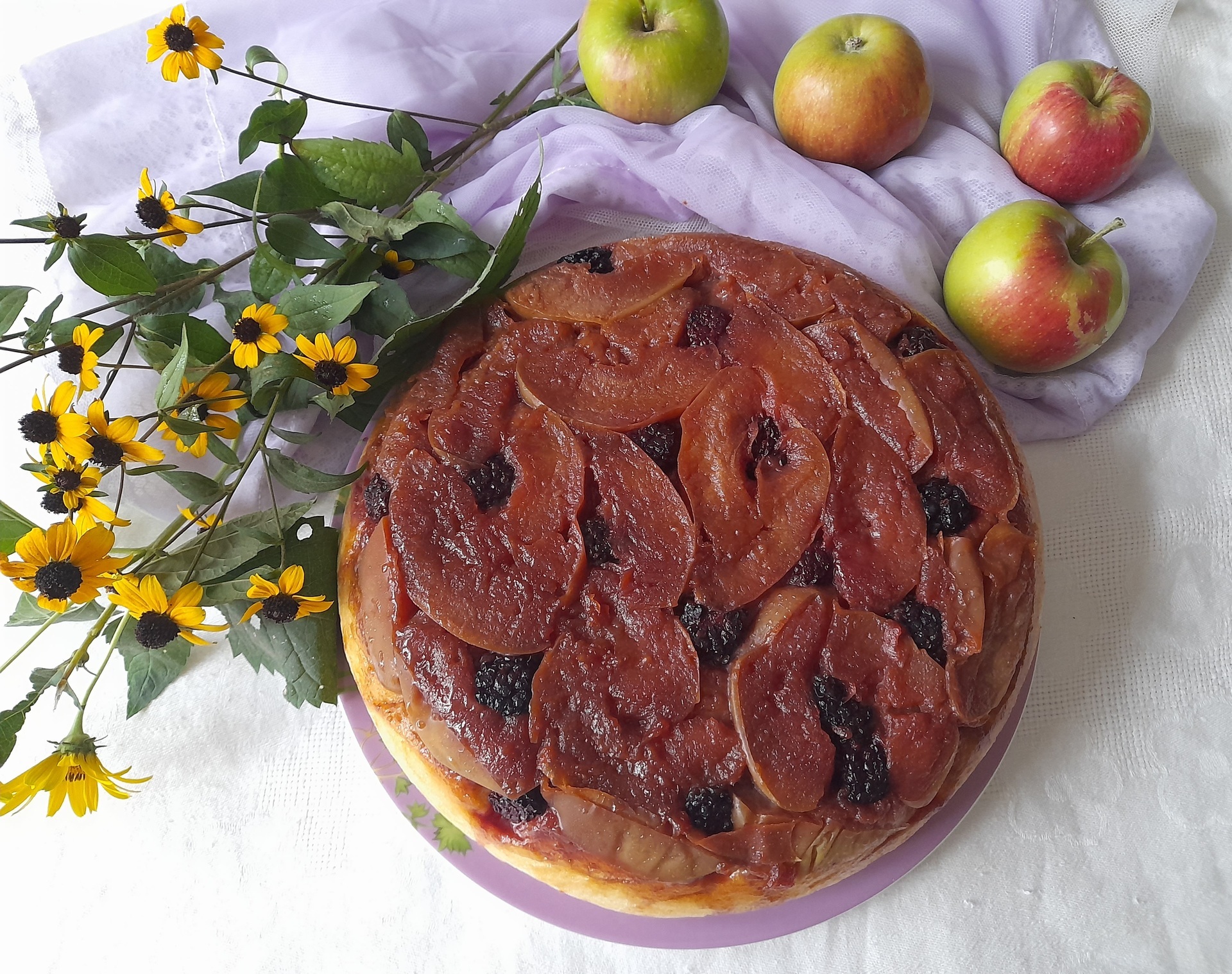 Дрожжевой пирог с яблоками и ежевикой: шаг 19