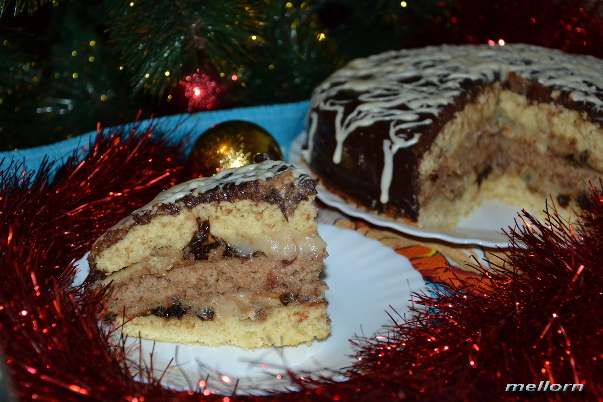 Фото к рецепту: Торт с черносливом и бейлисом