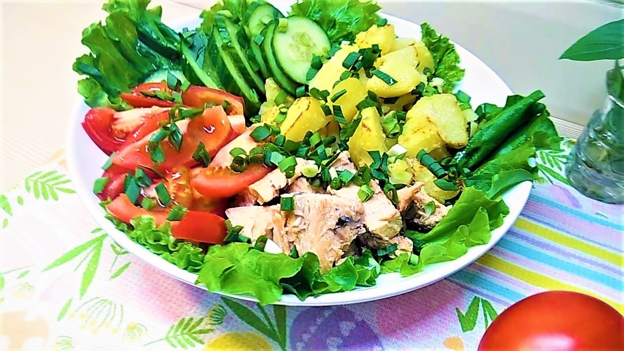 Фото к рецепту: Салат с рыбой и овощами