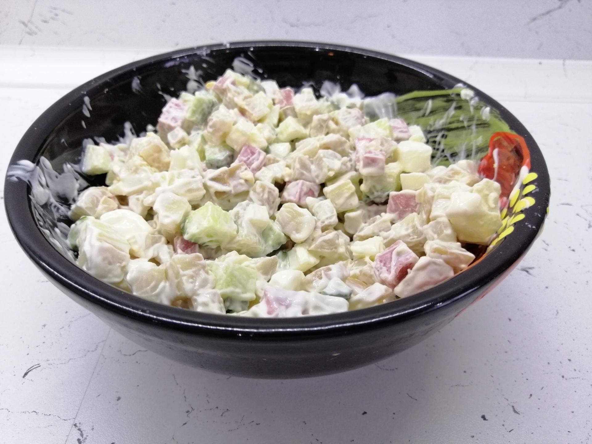 Фото к рецепту: Картофельный салат с копчёной колбасой