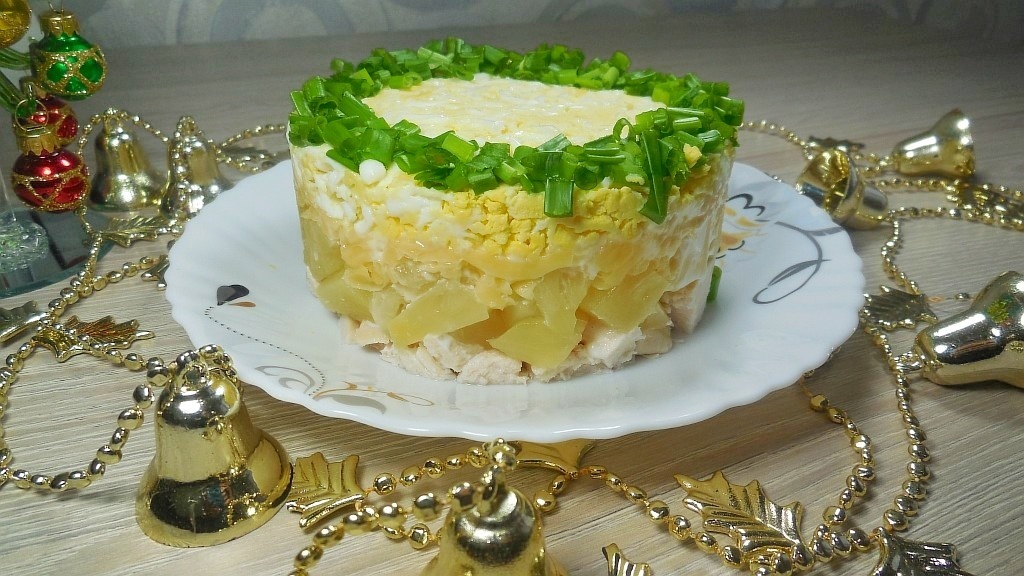 Фото к рецепту: Слоеный салат «нежность»