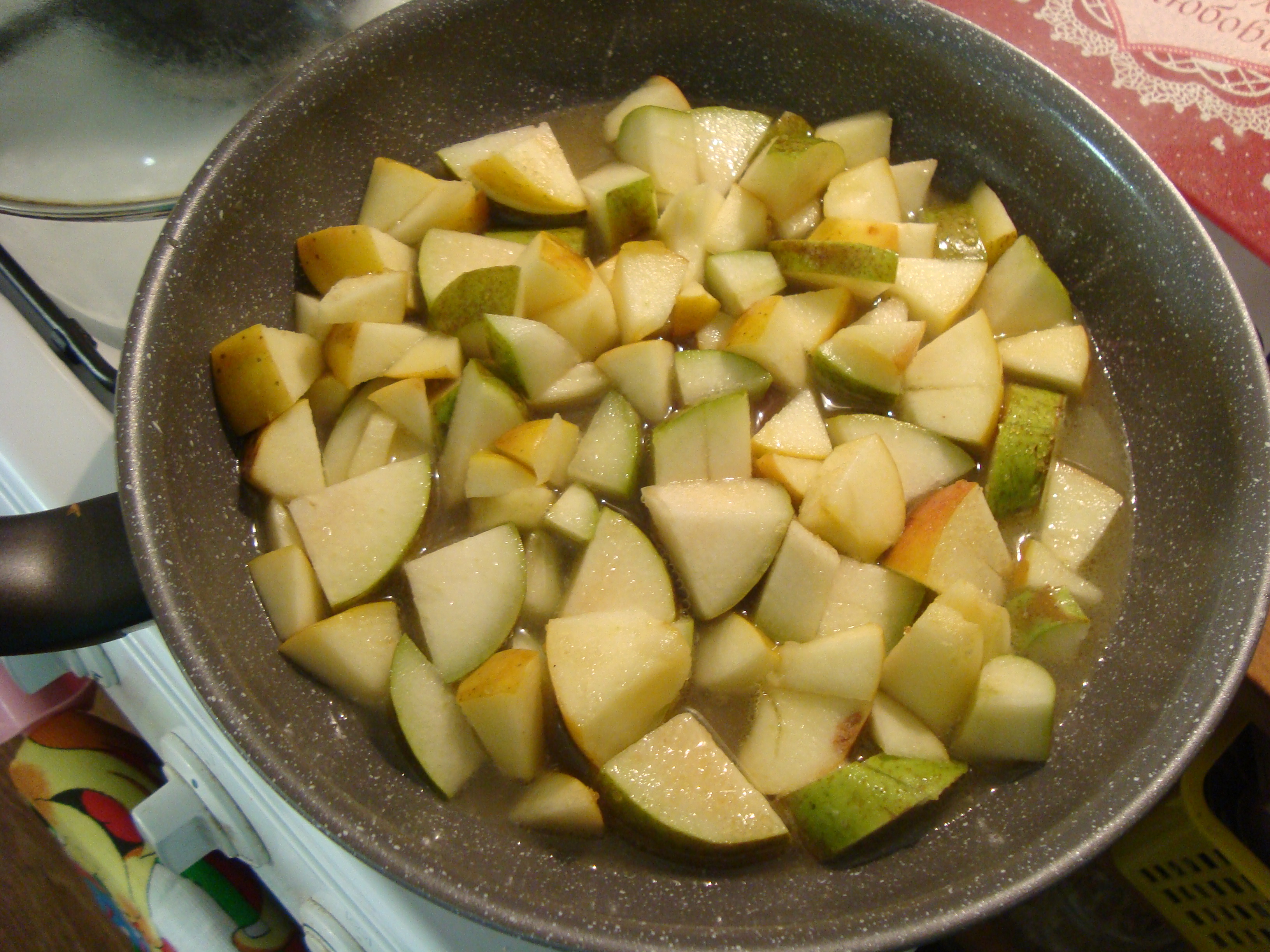 Блинный террин с яблоком, грушей и глазированными сырками: шаг 7