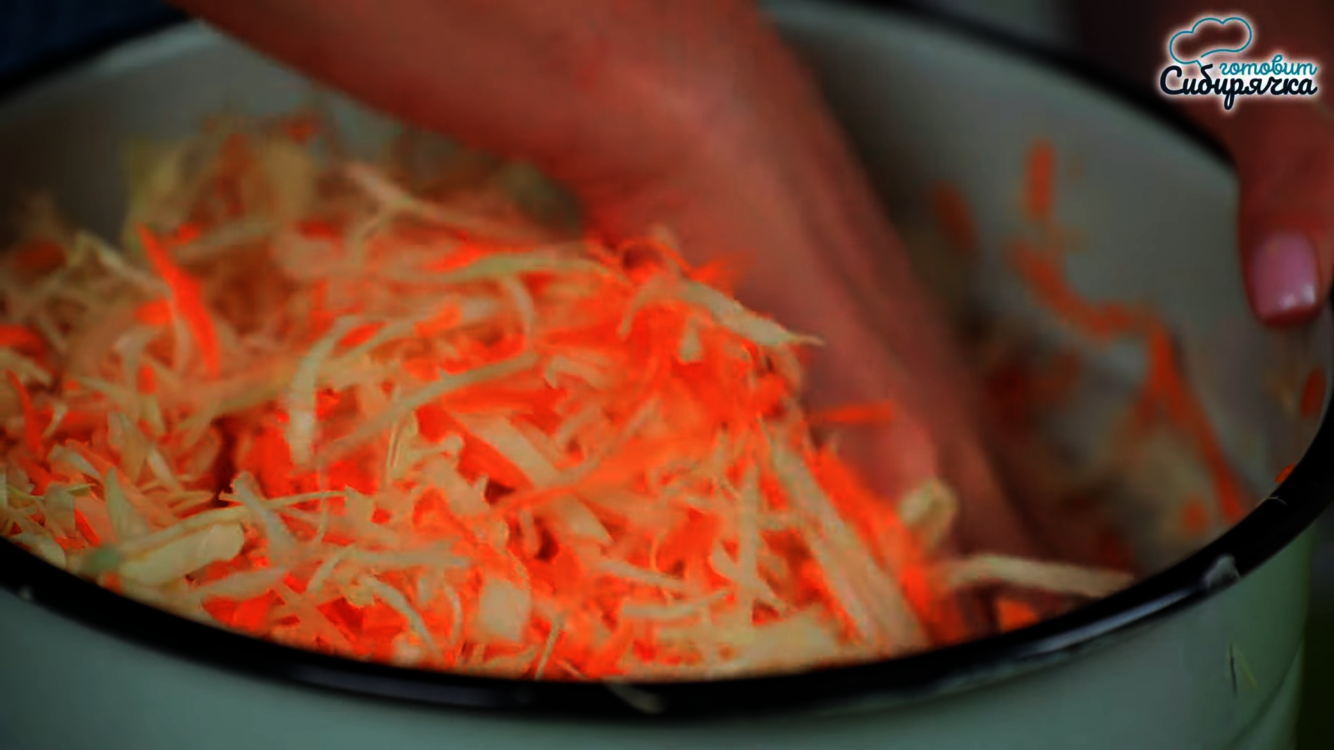 Салат из маринованной белокочанной капусты с морковью: шаг 5