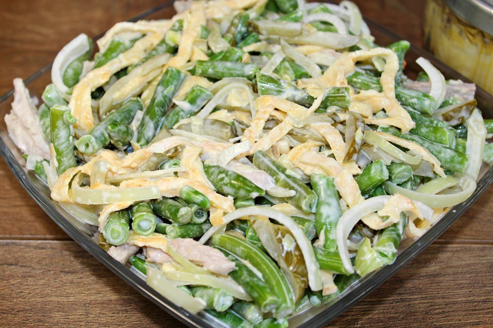 Фото к рецепту: Салат с фасолью