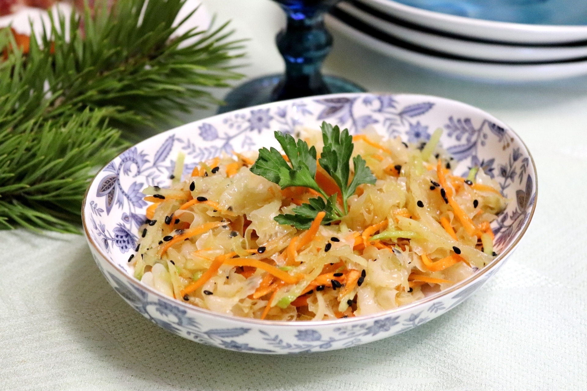 Фото к рецепту: Хрустящий овощной салат с древесными грибами