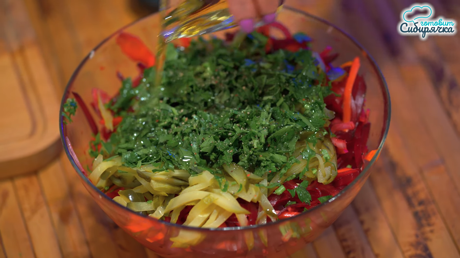 Овощной салат из свеклы и вареной моркови с луком: шаг 7
