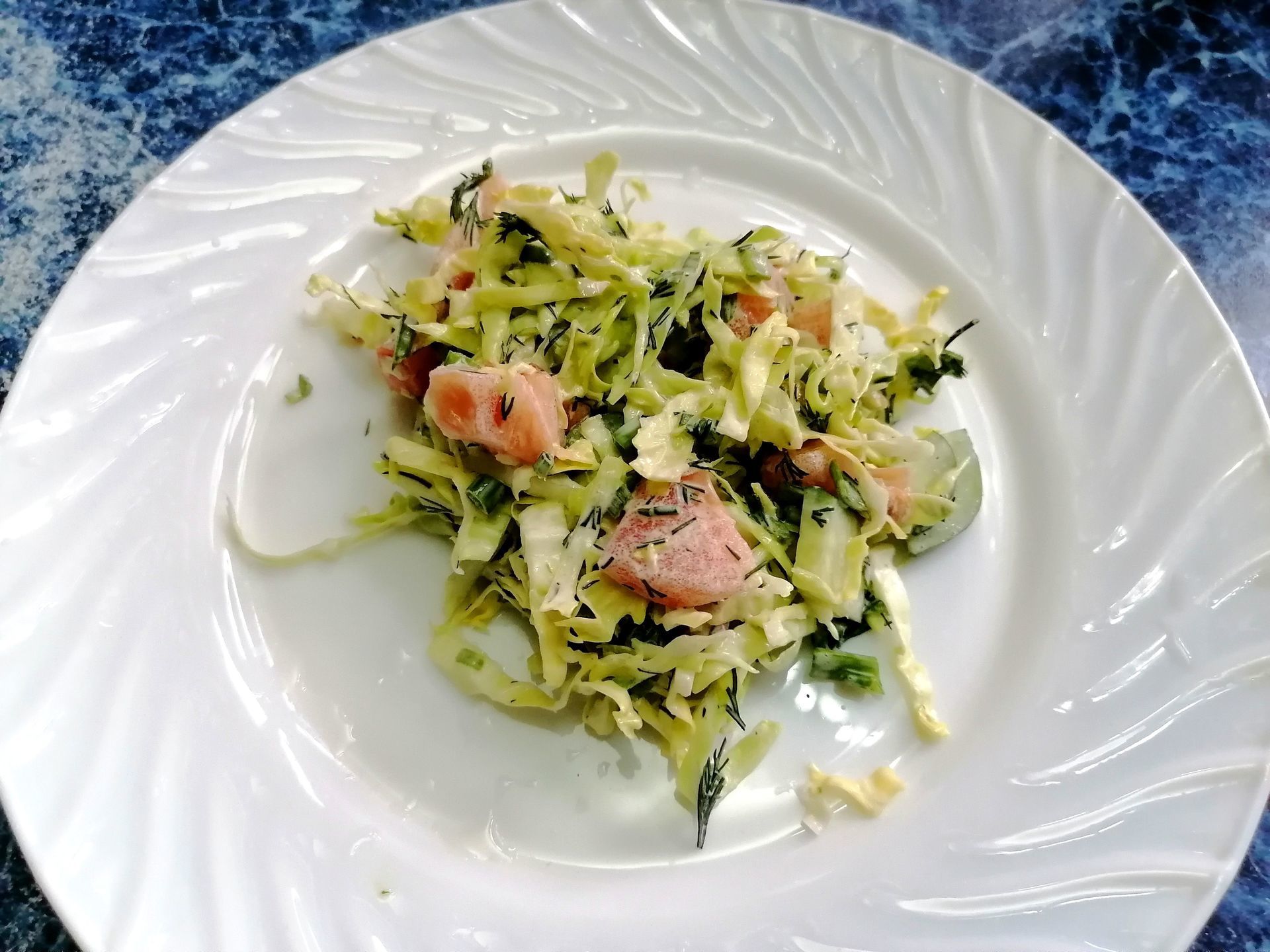 Фото к рецепту: Весенний салат с капустой