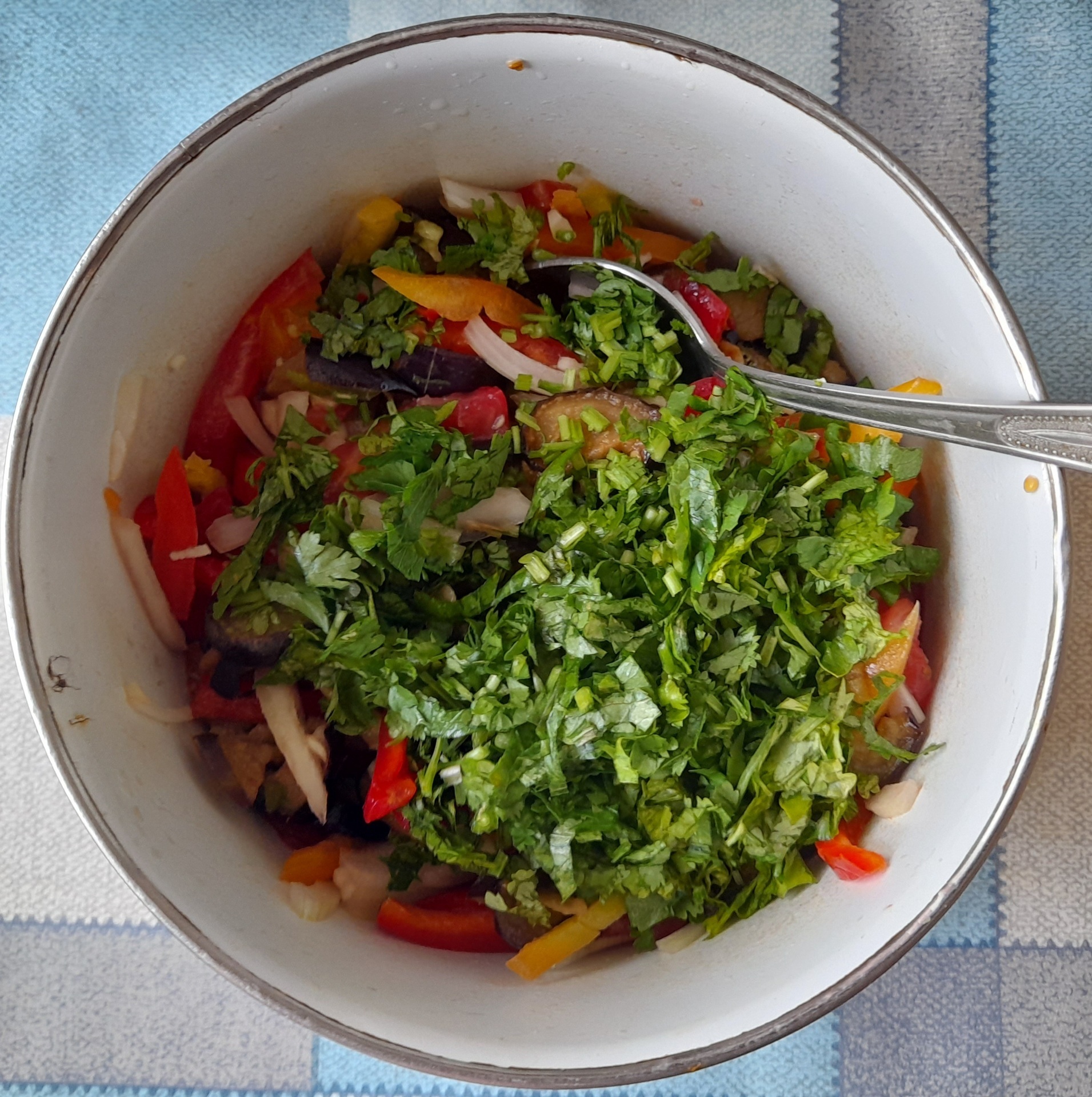 Салат из баклажанов с овощами и кетчупом "махеевъ"#махеевъ: шаг 11