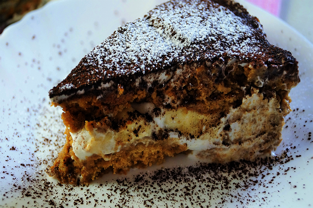 Фото к рецепту: Торт без выпечки/ торт из овсяного печенья с бананами