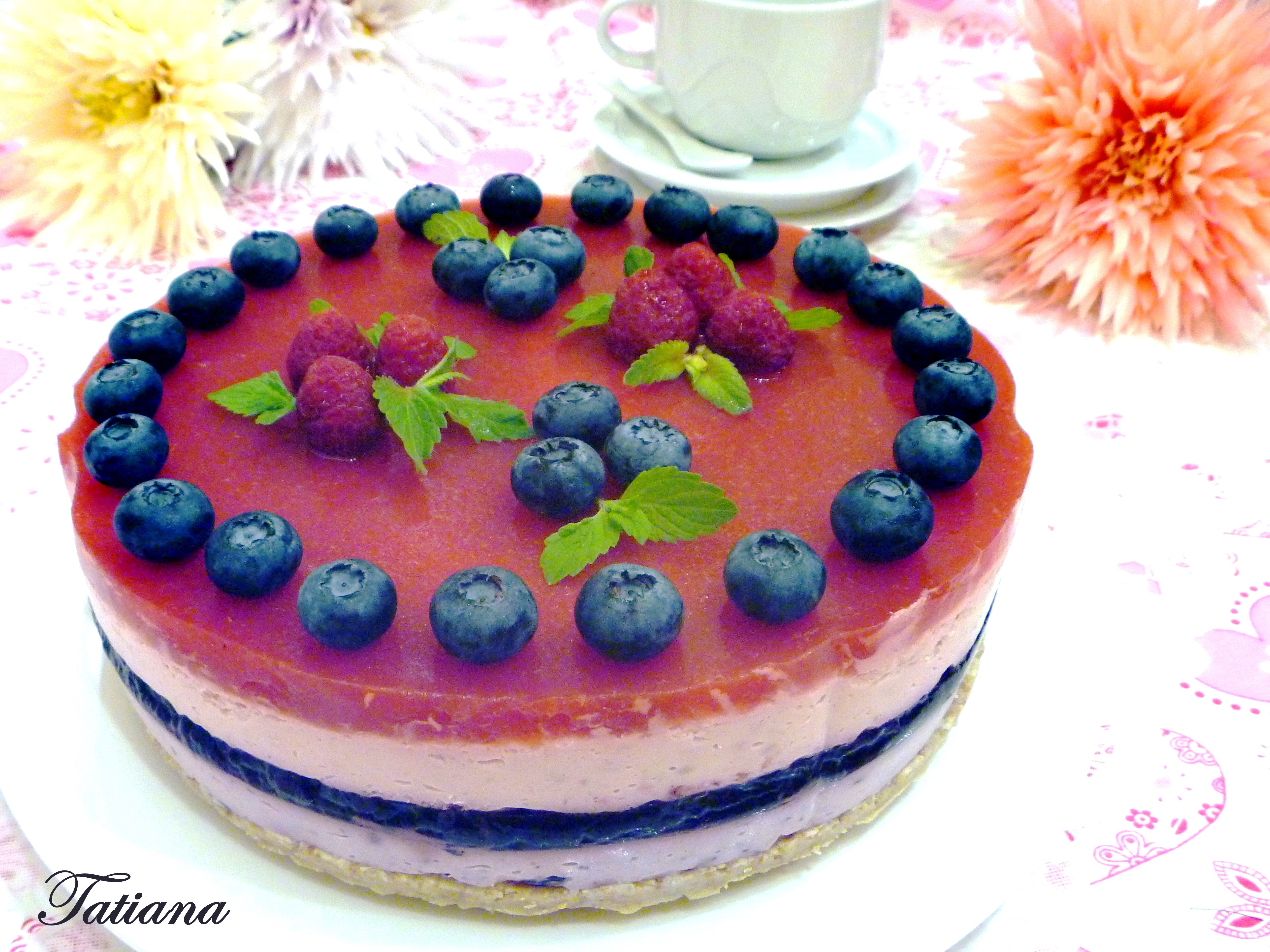 Сливочно-йогуртовый торт лесные ягоды