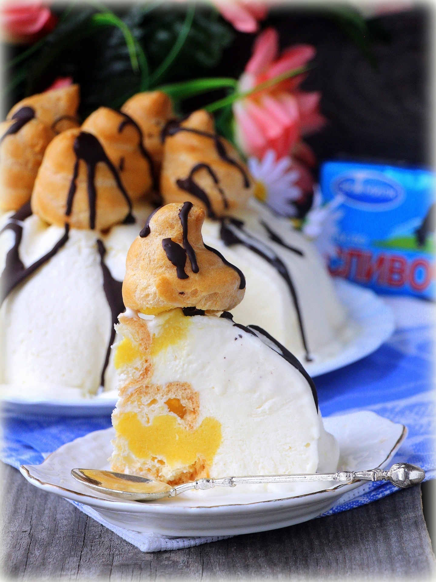 Фото к рецепту: Торт-мороженое с манговым парфе