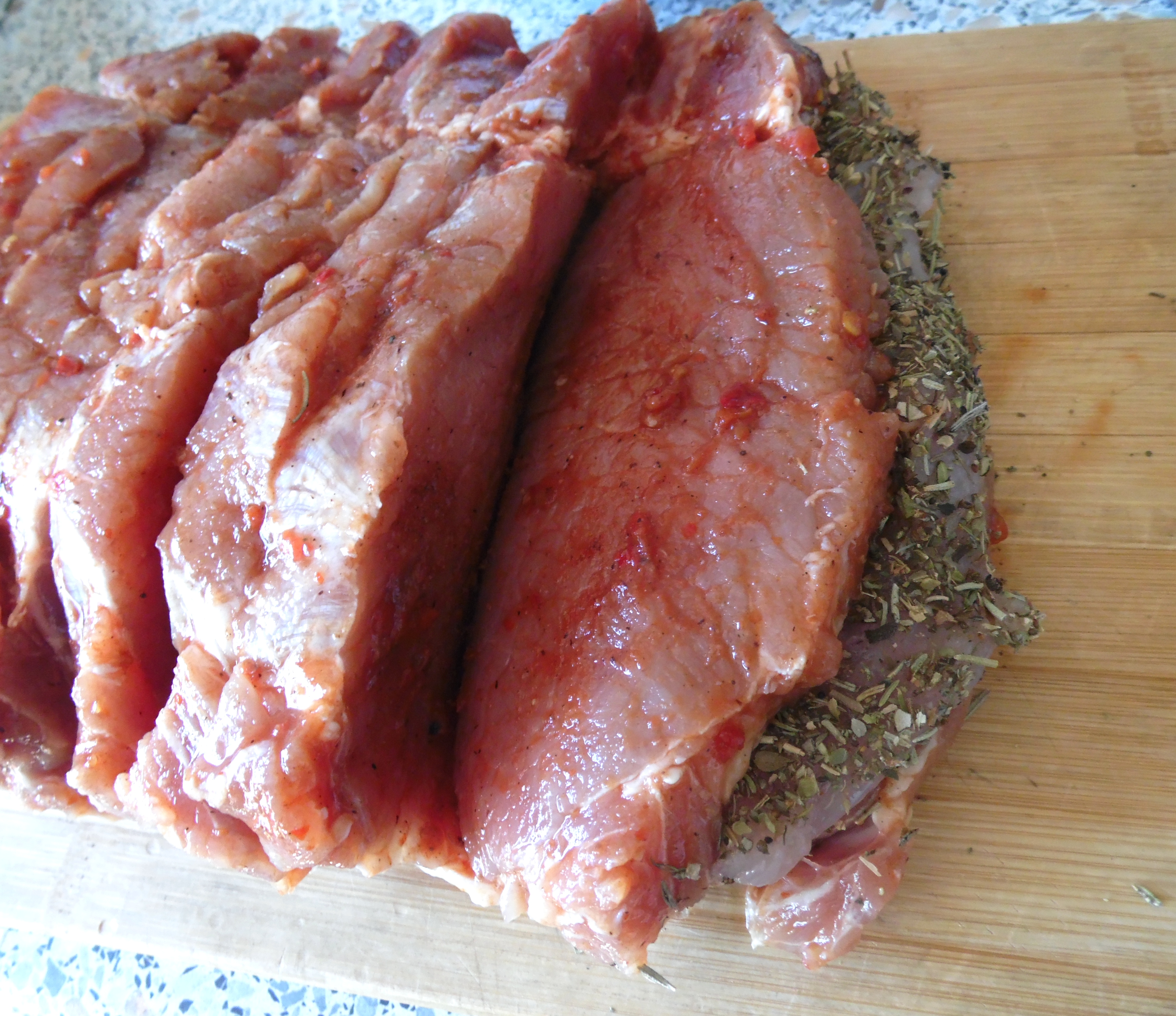 Мясная "тельняшка" или свинина, фаршированная курицей: шаг 8