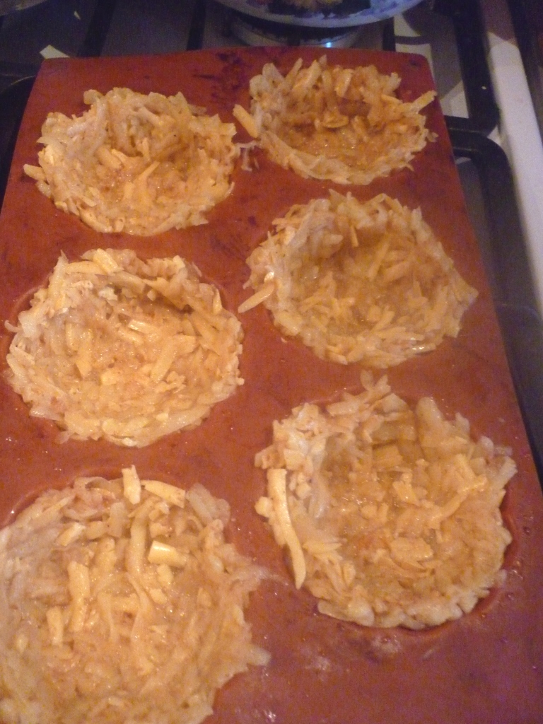 Картофельные корзинки со свининой и томатным соусом: шаг 4