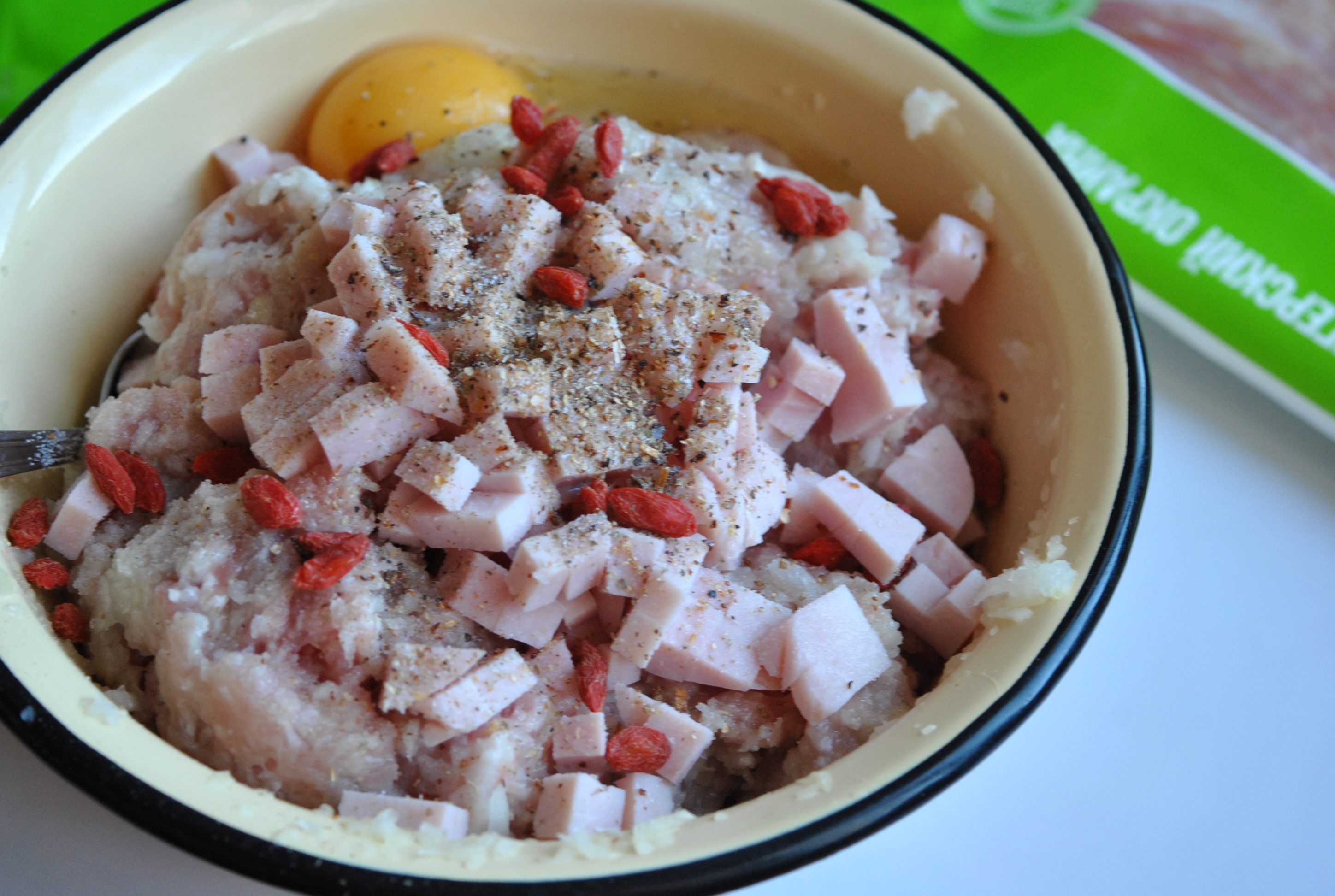 Праздничный террин из свинины с ветчиной и ягодами годжи: шаг 6