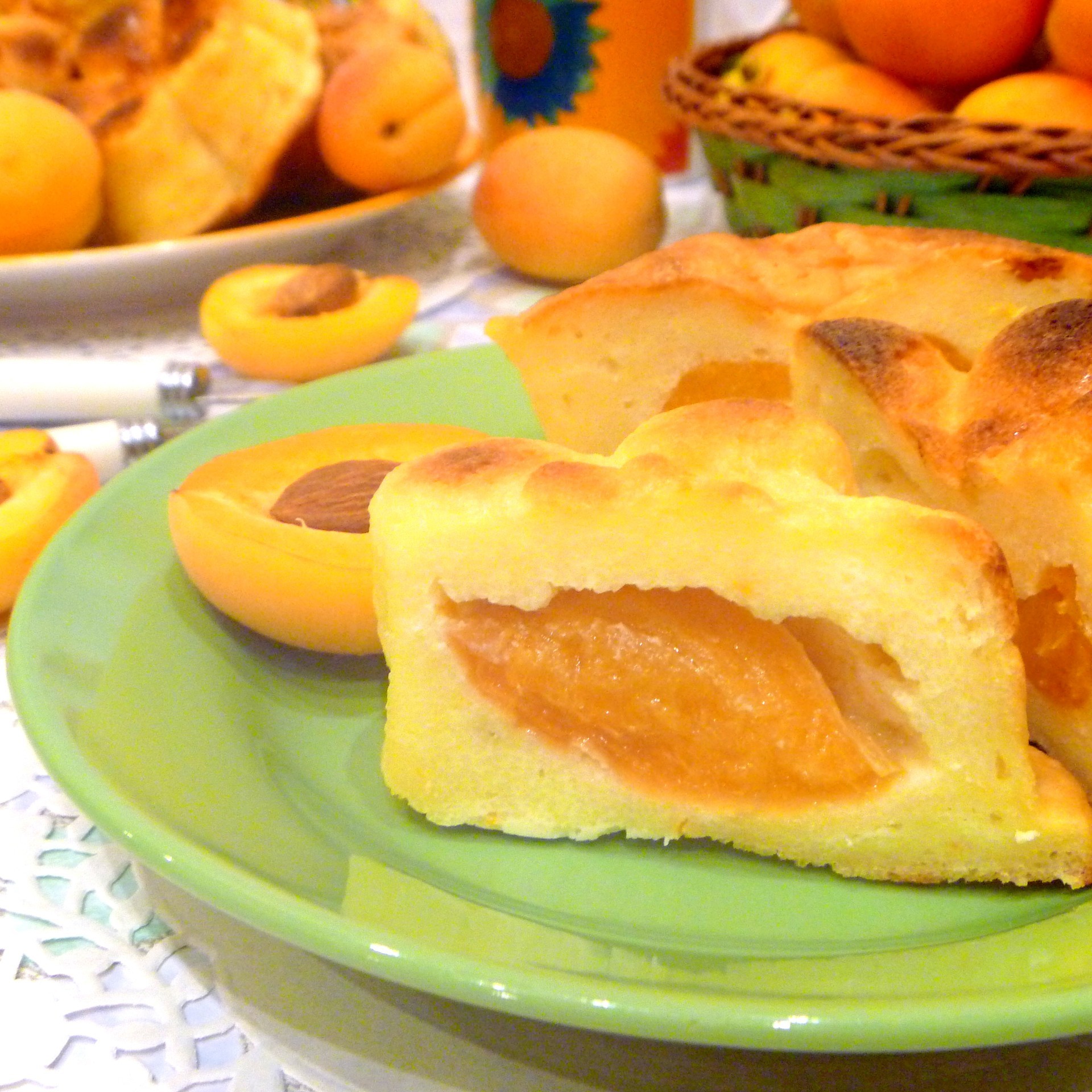 Фото к рецепту: Сырники с абрикосами