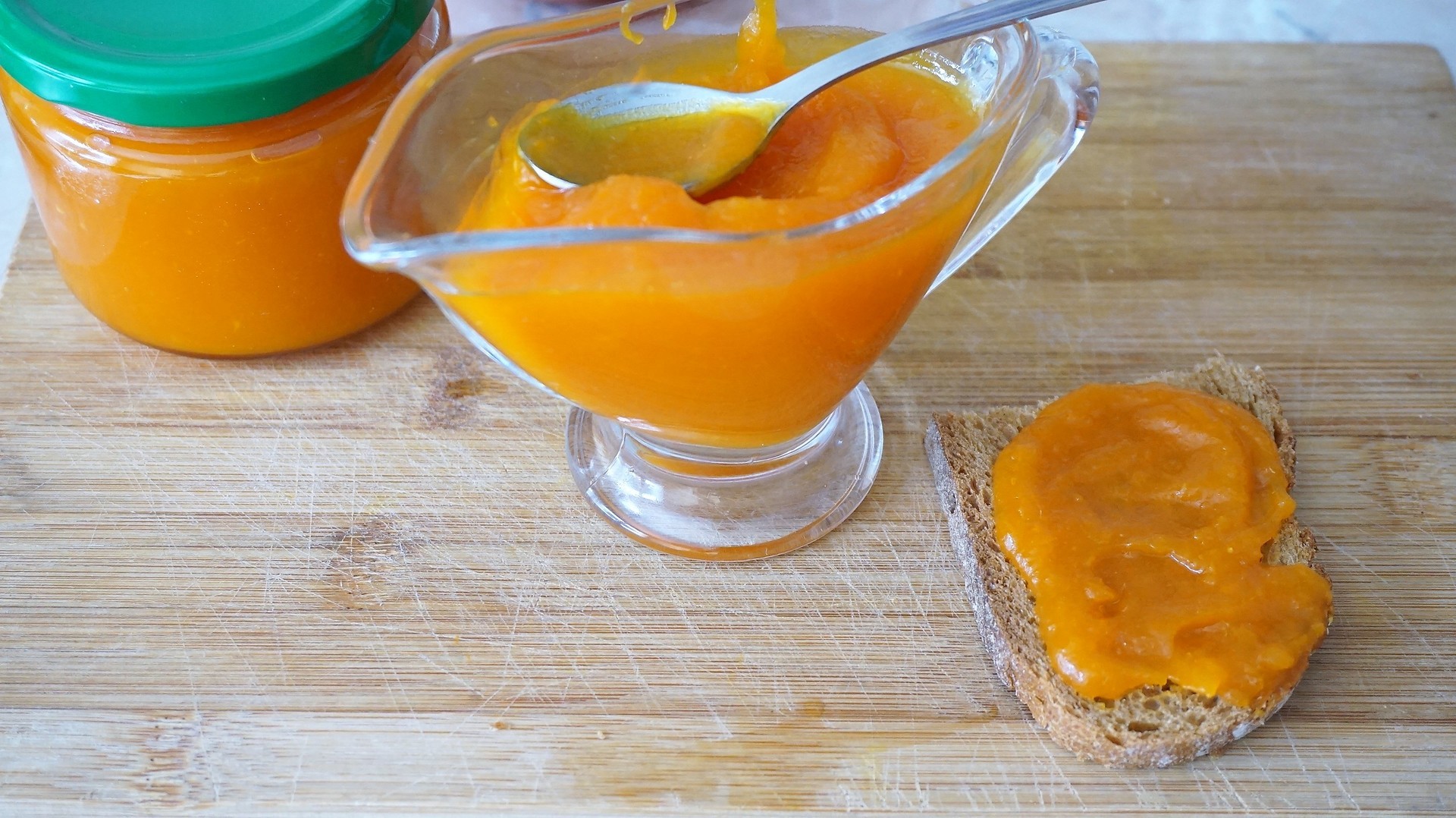 Фото к рецепту: Джем из тыквы с апельсином и имбирём