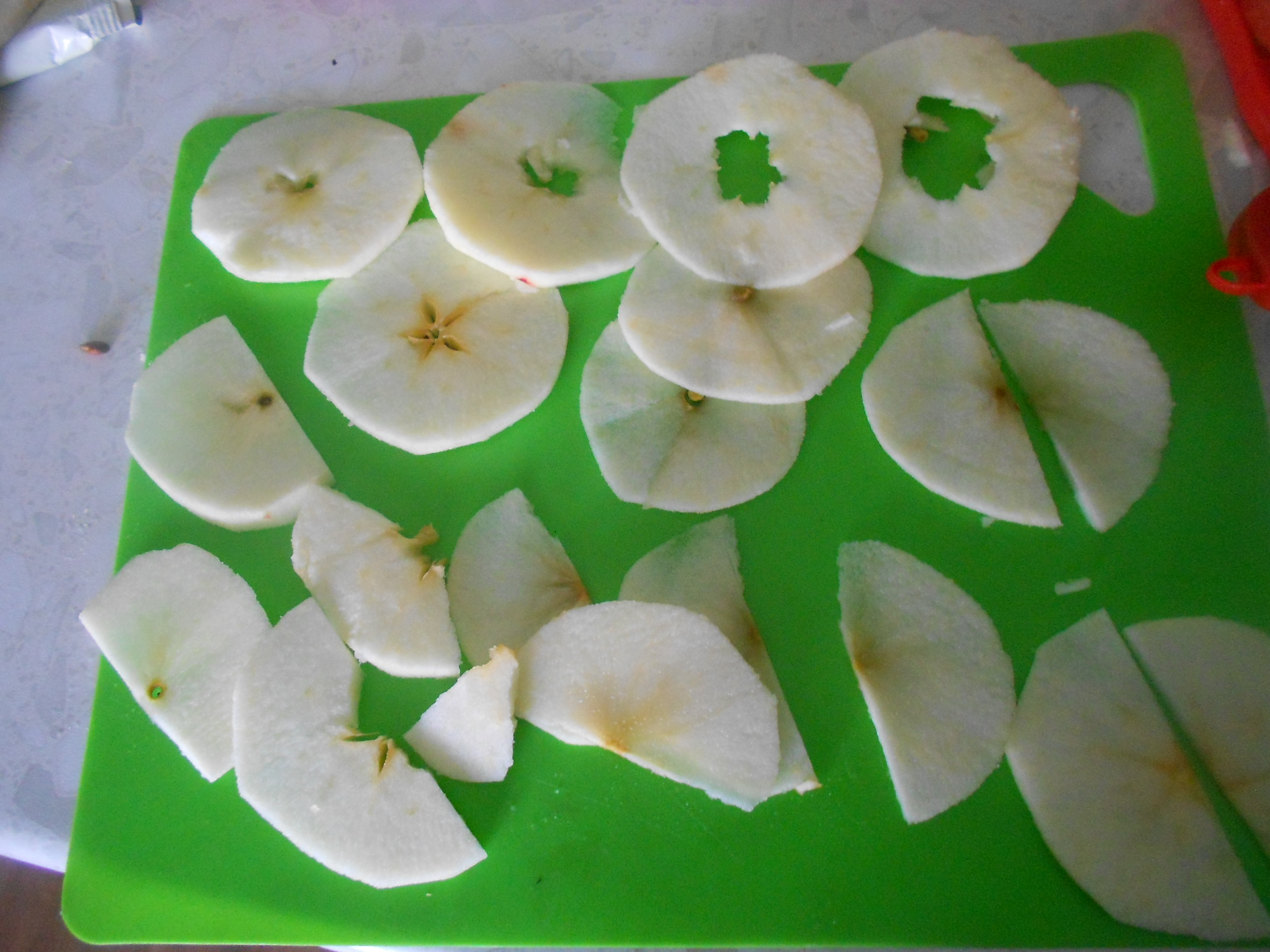Пирожные-розочки с яблоками: шаг 2