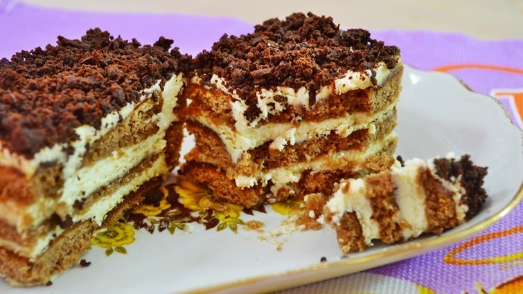 Фото к рецепту: Суперский торт без выпечки из пряников